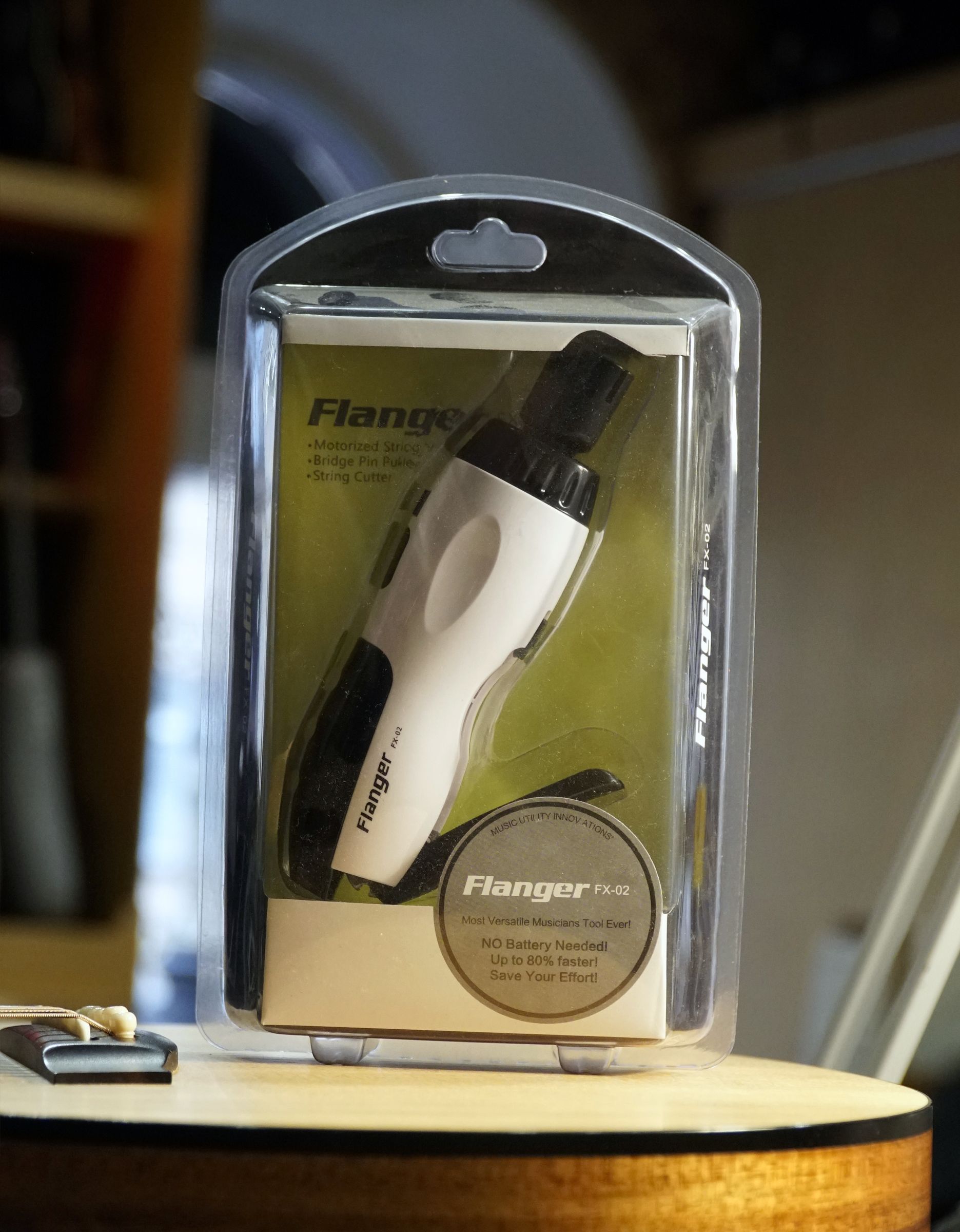 Электрическая машинка для намотки струн Flanger FX-02 - купить в "Гитарном Клубе"