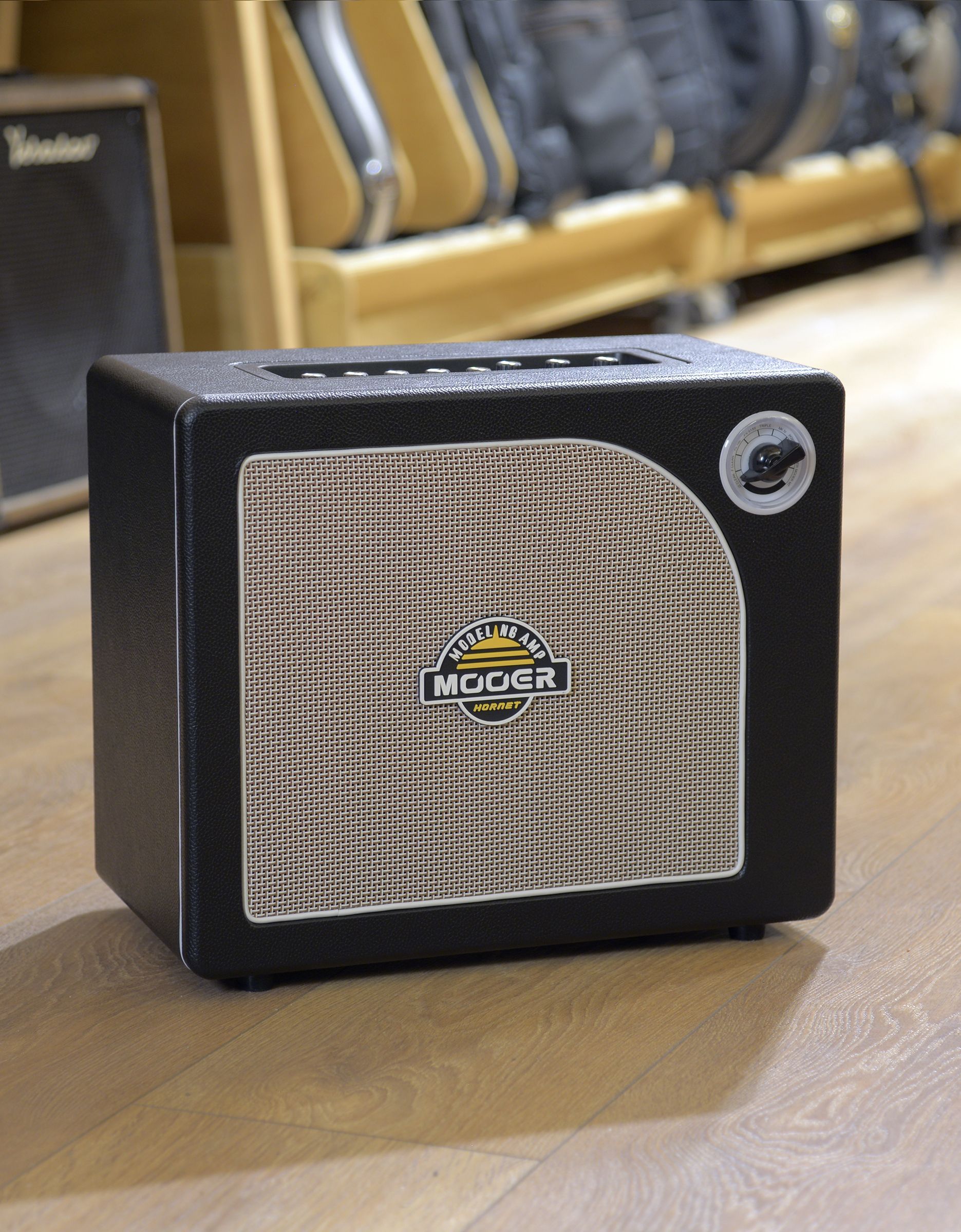 Комбоусилитель для электрогитары Mooer DH06 Hornet 30BK, 30Вт - купить в "Гитарном Клубе"