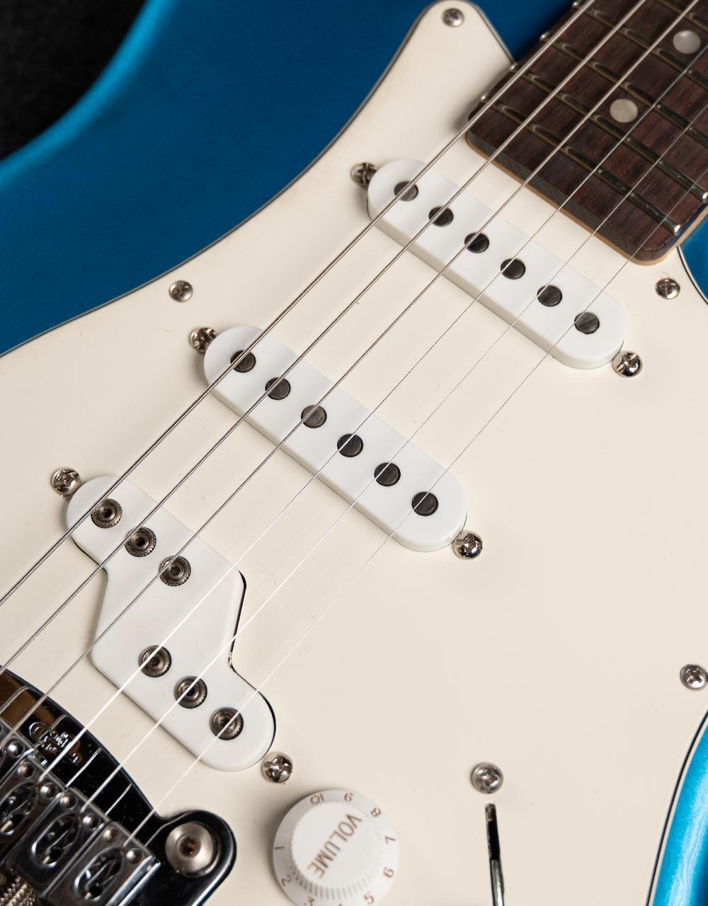Электрогитара G&L Custom Shop Legacy SSZ RW Nitro Lake Placid Blue - купить в "Гитарном Клубе"