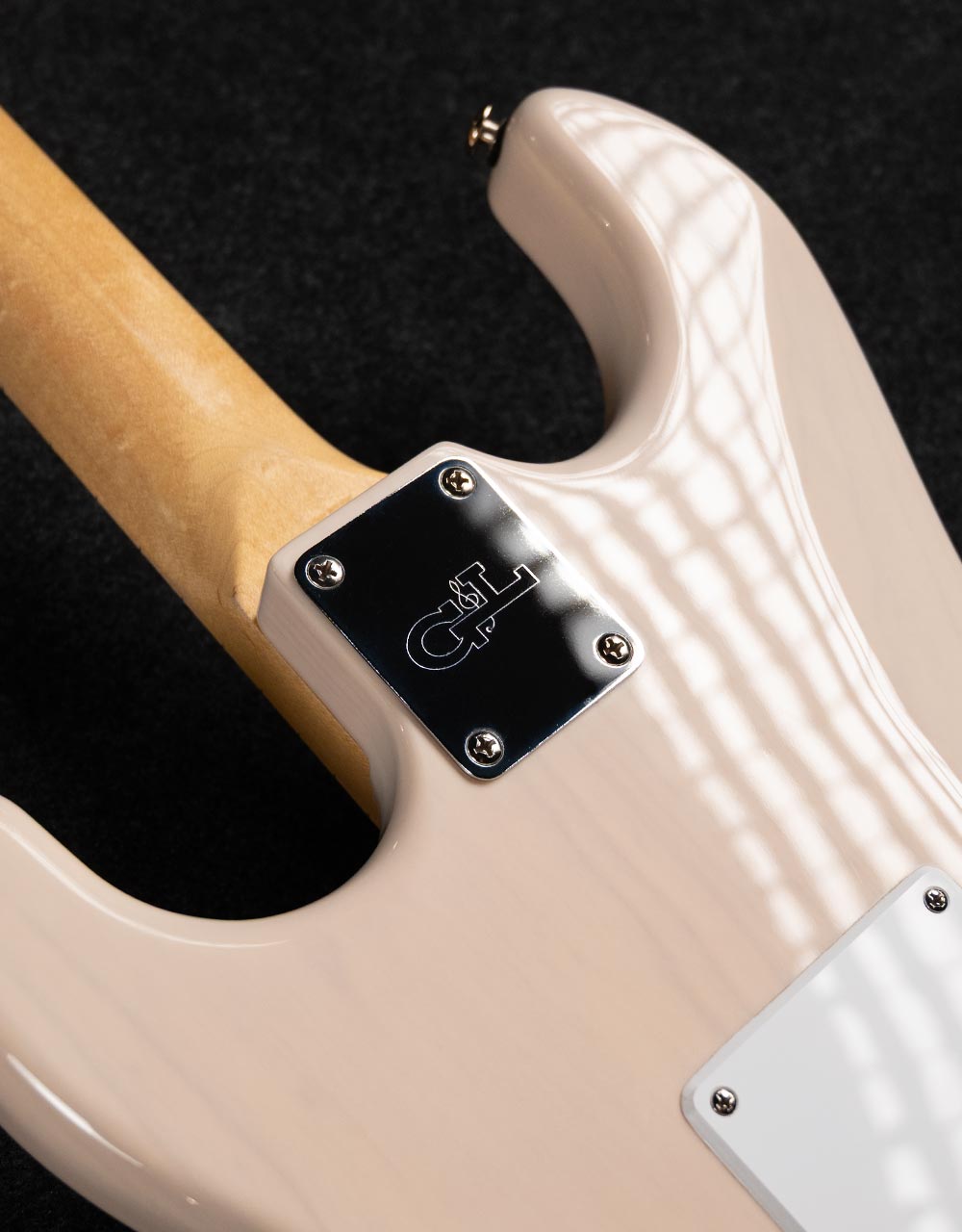 Электрогитара G&L FD Legacy Blonde MP - купить в "Гитарном Клубе"