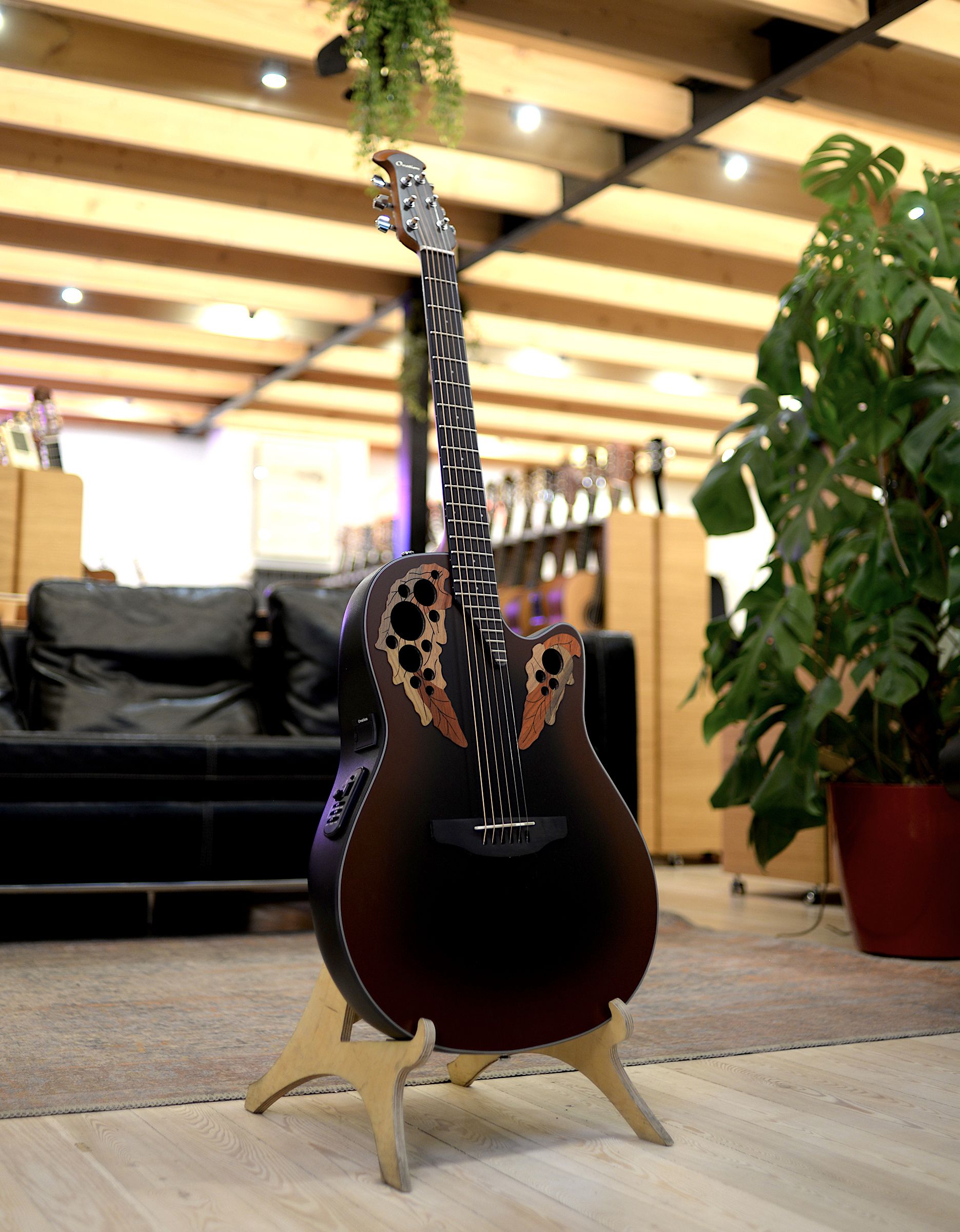 Электроакустическая гитара Ovation CE44-RRB Celebrity Elite Mid Cutaway - купить в "Гитарном Клубе"