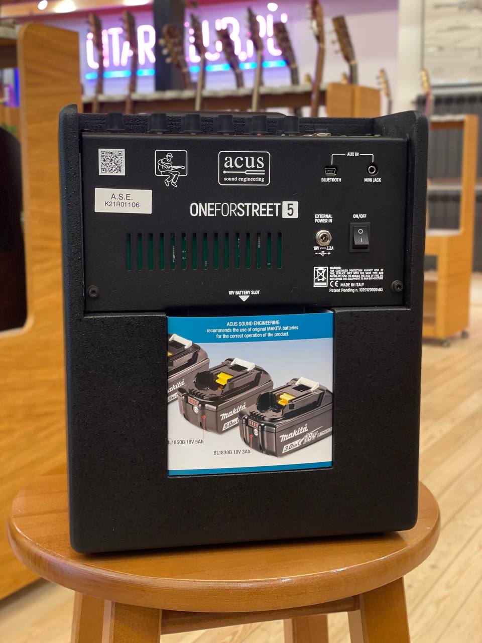 Комбоусилитель для акустической гитары Acus One ForStreet 5 Black, 40Вт - купить в "Гитарном Клубе"