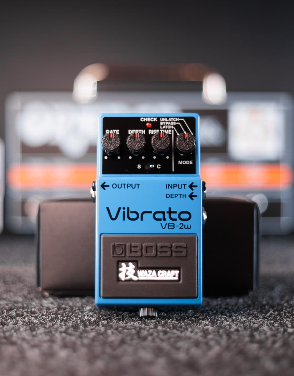 Гитарная педаль Boss VB-2W, Vibrato - купить в "Гитарном Клубе"