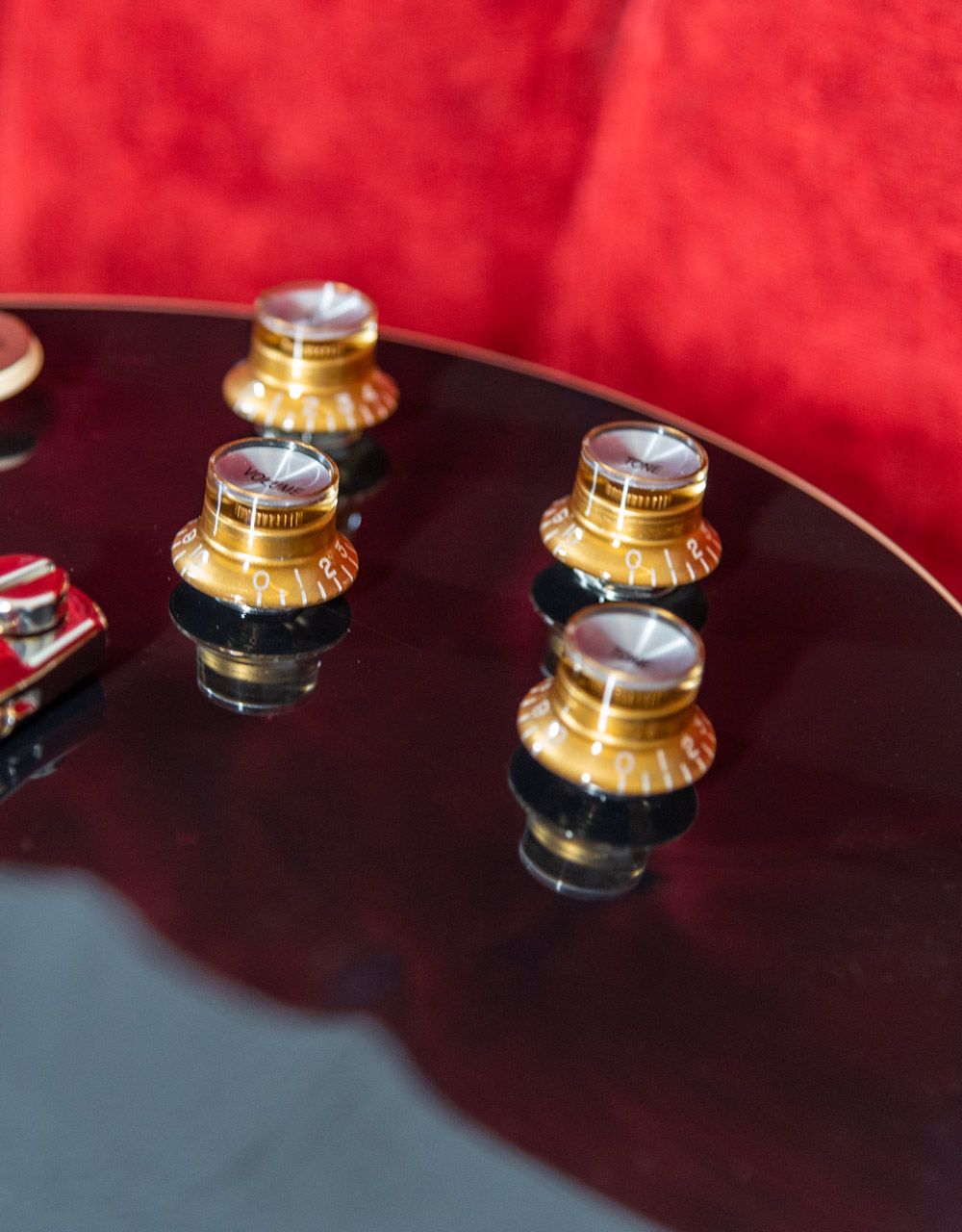 Электрогитара Gibson Les Paul Classic Ebony - купить в "Гитарном Клубе"