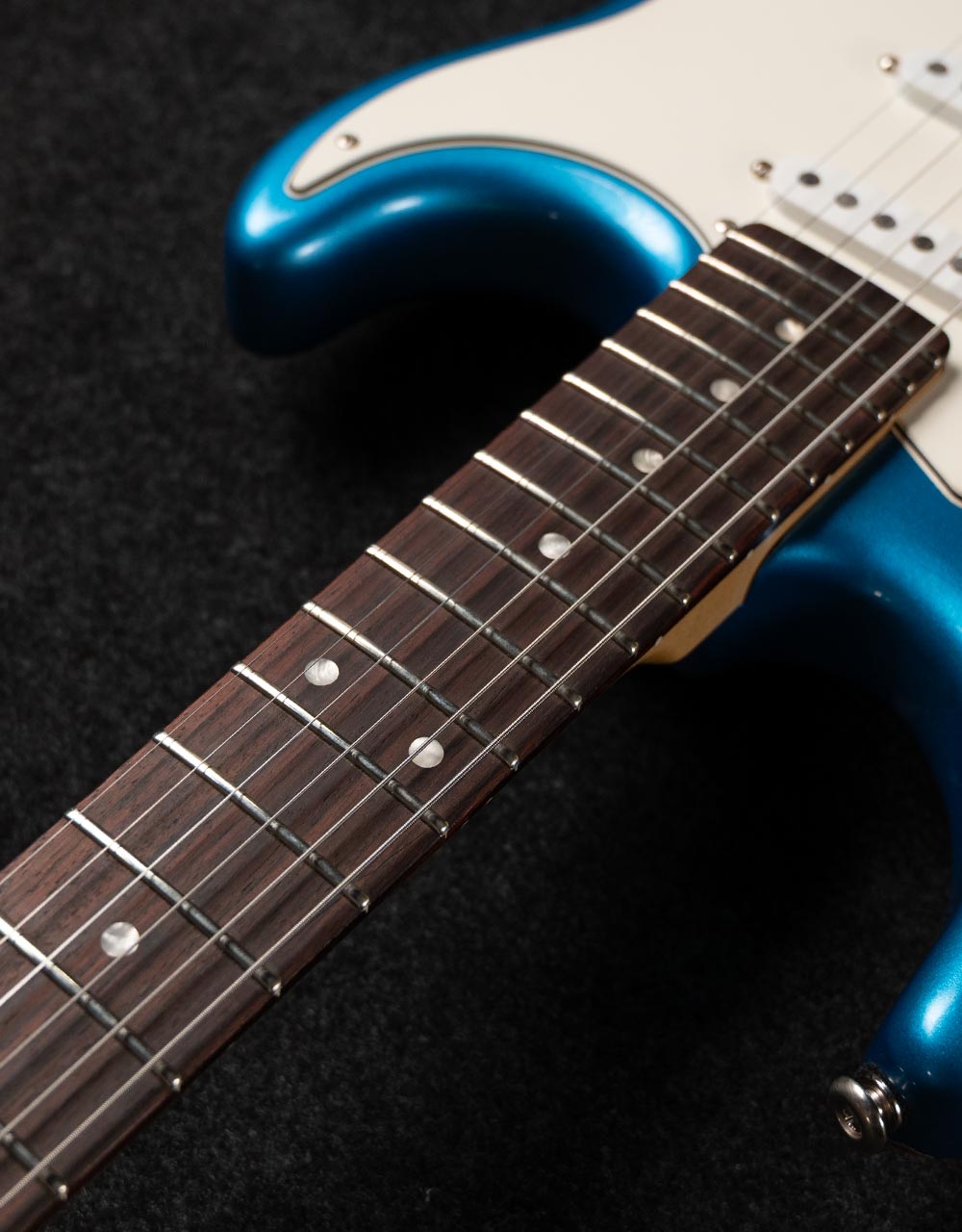 Электрогитара G&L Custom Shop Legacy SSZ RW Nitro Lake Placid Blue - купить в "Гитарном Клубе"