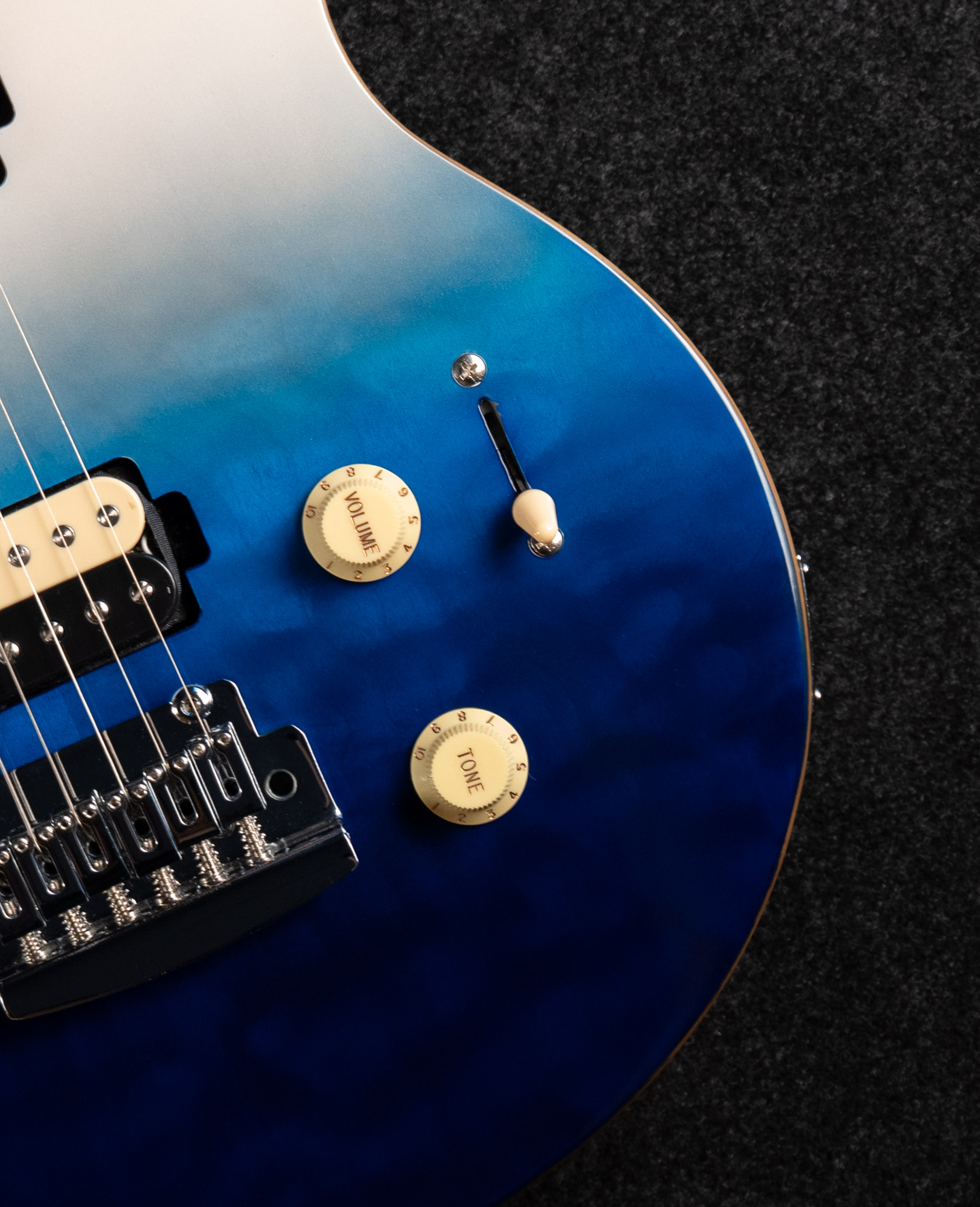 Электрогитара Sterling Axis Spectrum Blue - купить в "Гитарном Клубе"