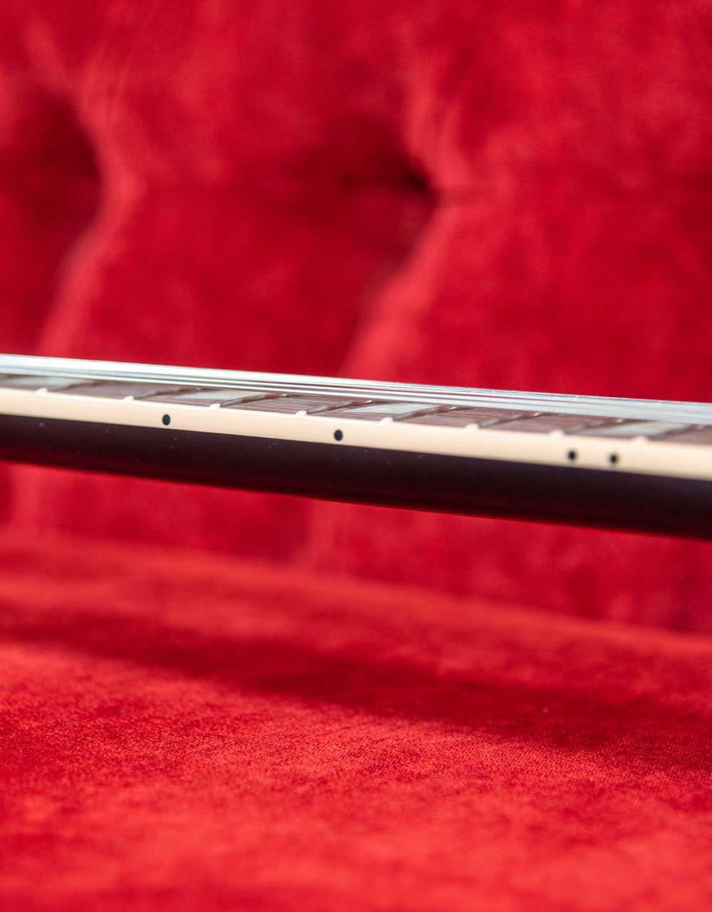 Электрогитара Gibson Les Paul Classic Ebony - купить в "Гитарном Клубе"