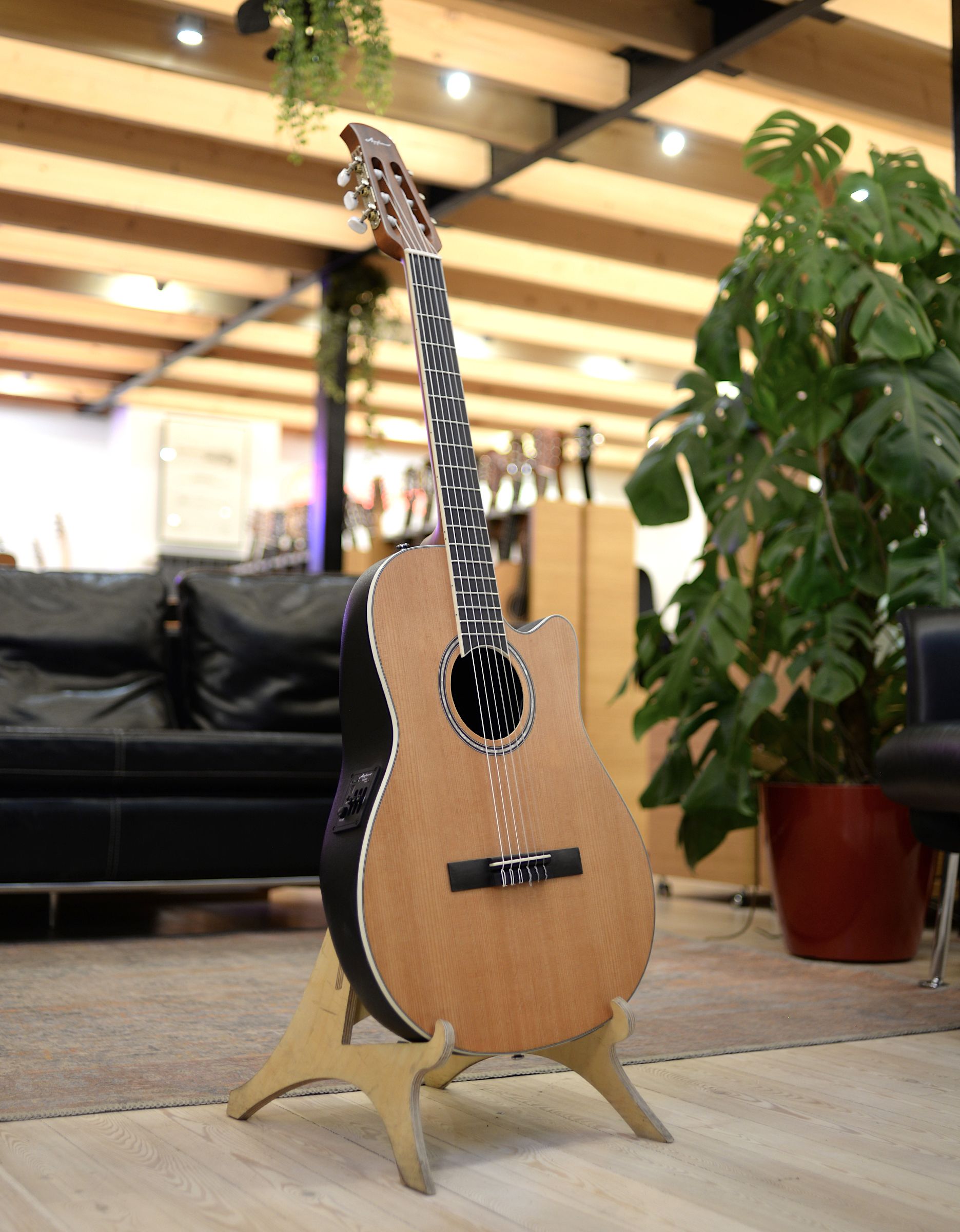 Классическая гитара Ovation Applause AB24CC-4S Balladeer Mid Cutaway Nylon - купить в "Гитарном Клубе"