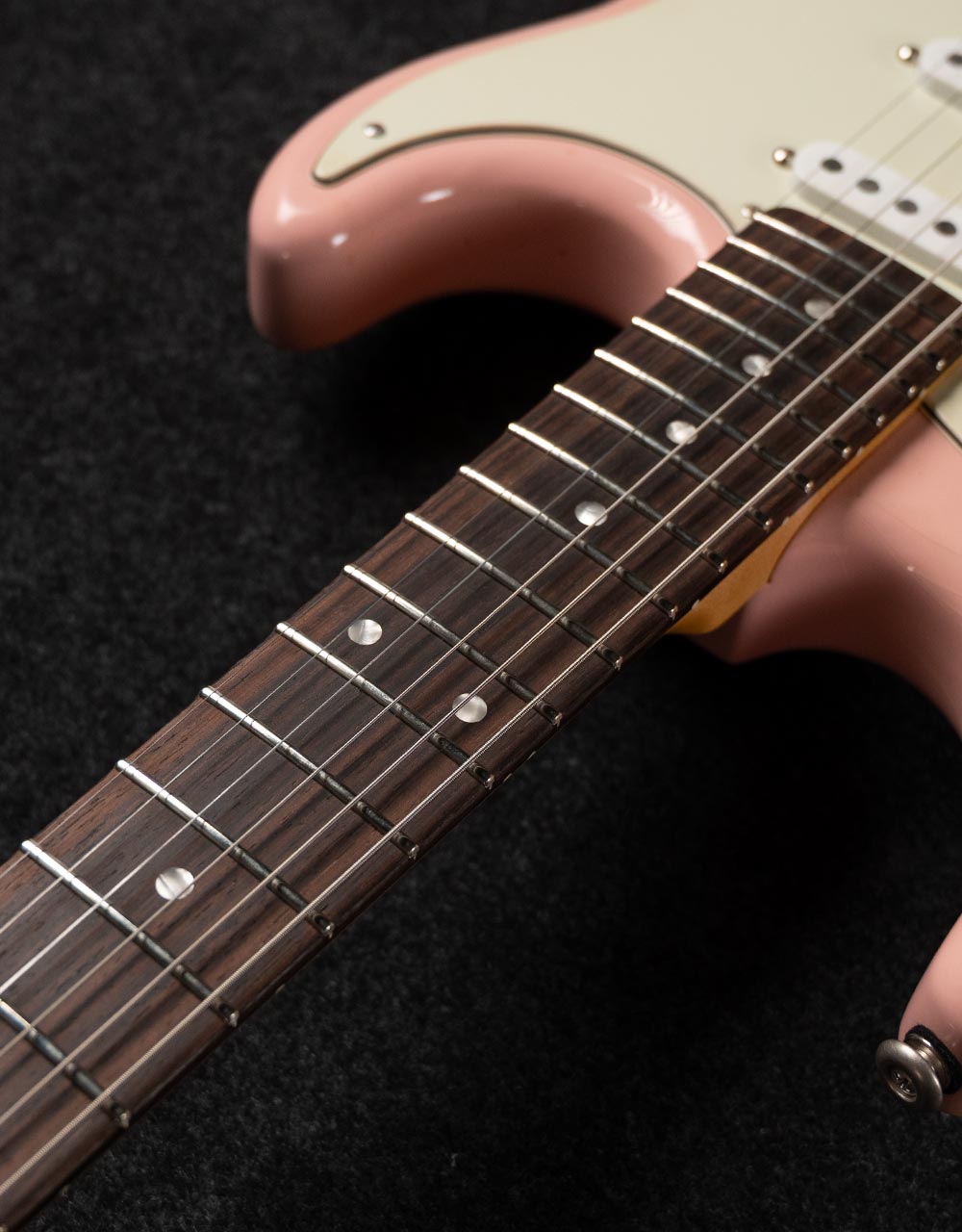 Электрогитара G&L Custom Shop Legacy SSZ RW Nitro Shell Pink - купить в "Гитарном Клубе"