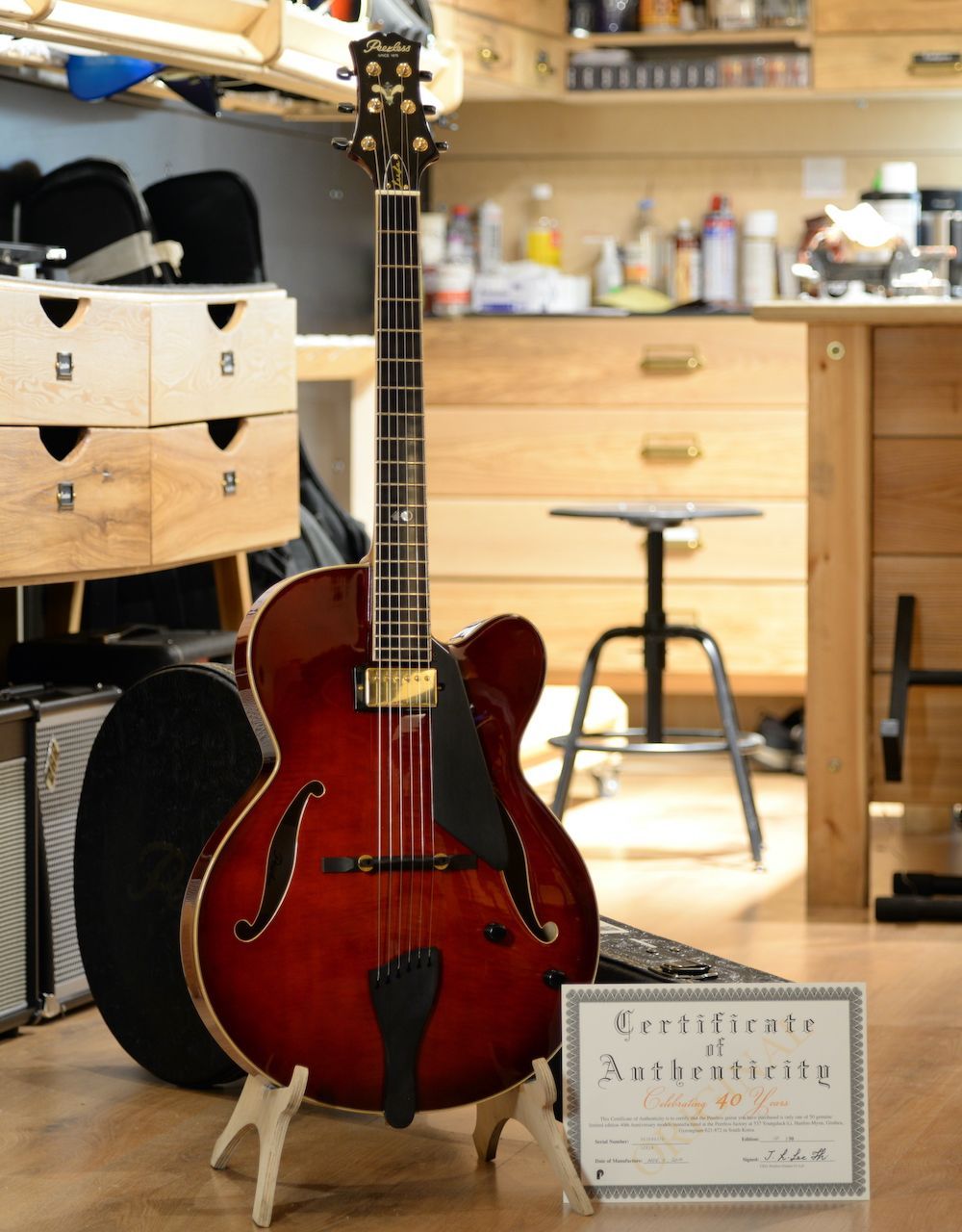 Полуакустическая гитара Peerless Leela NA - купить в "Гитарном Клубе"