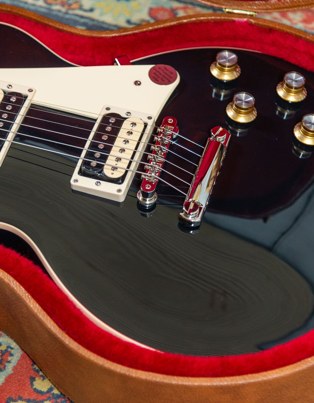 Электрогитара Gibson Les Paul Classic Ebony - купить в "Гитарном Клубе"