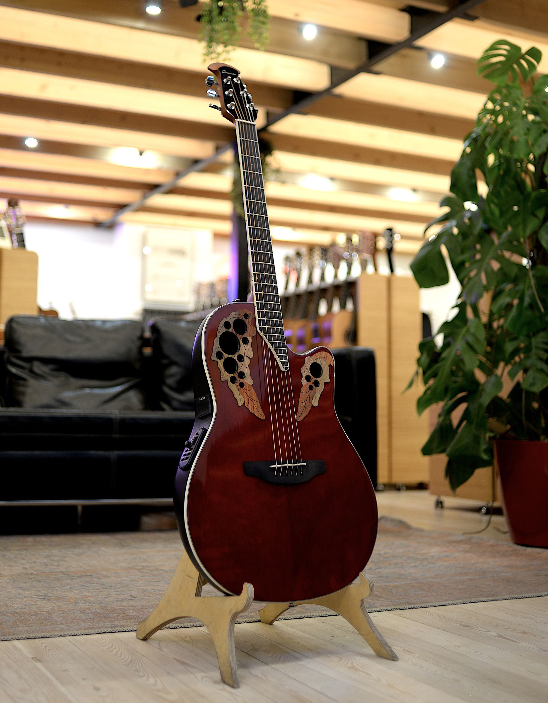 Электроакустическая гитара Ovation CE48-RR Celebrity Elite Super Shallow Cutaway Ruby Red - купить в "Гитарном Клубе"