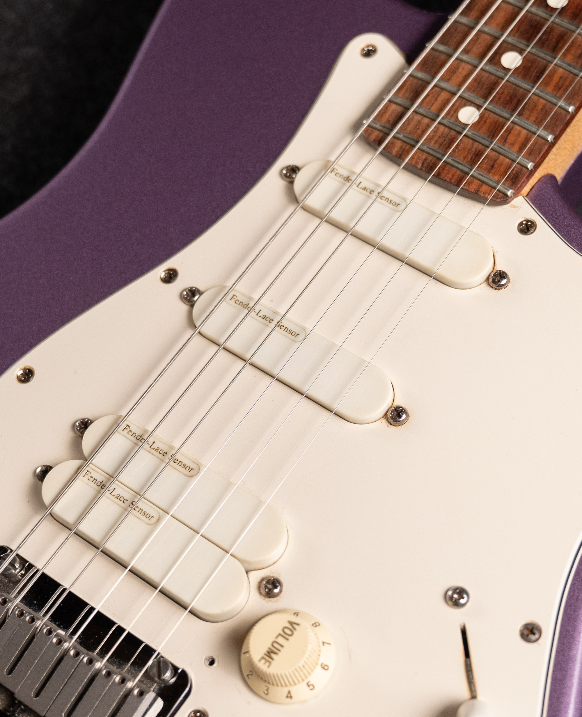 Электрогитара Fender Stratocaster Jeff Beck Purple’93 - купить в "Гитарном Клубе"