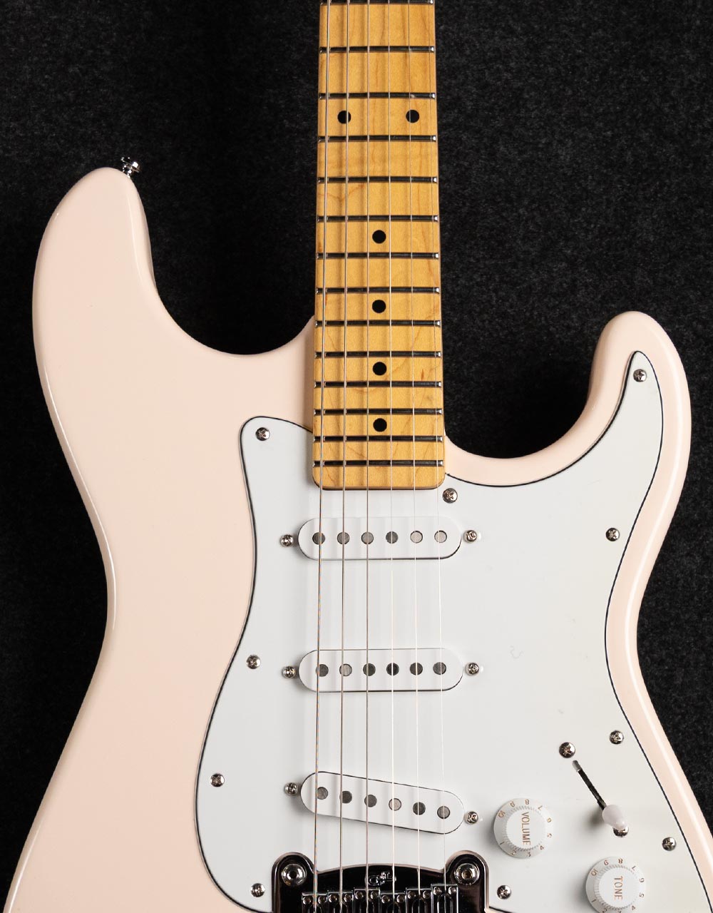 Электрогитара G&L Tribute Legacy Gloss White MP Poplar - купить в "Гитарном Клубе"