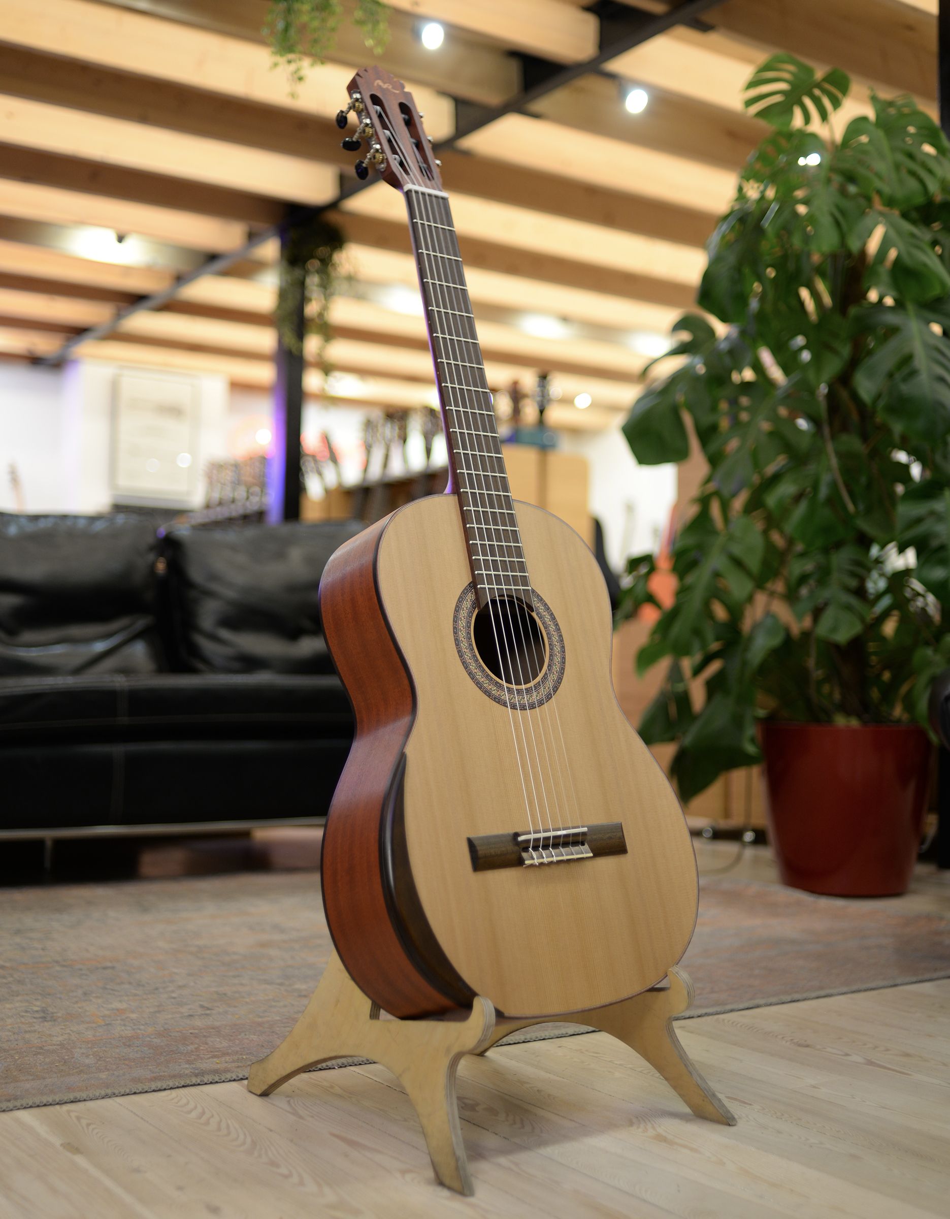 Классическая гитара Manuel Rodriguez T-65 4/4 Tradicion - купить в "Гитарном Клубе"