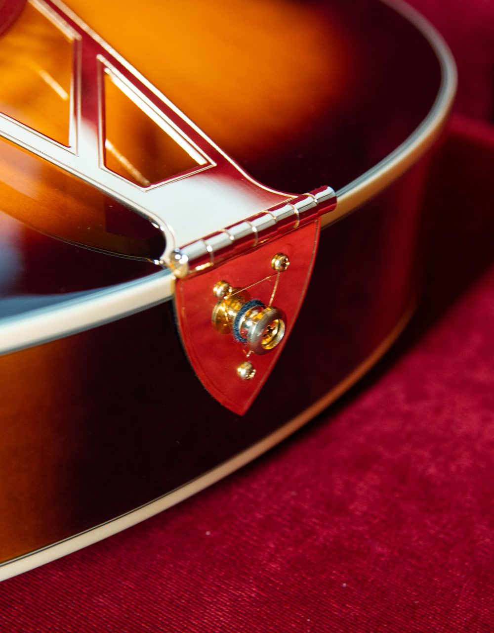 Полуакустическая гитара D