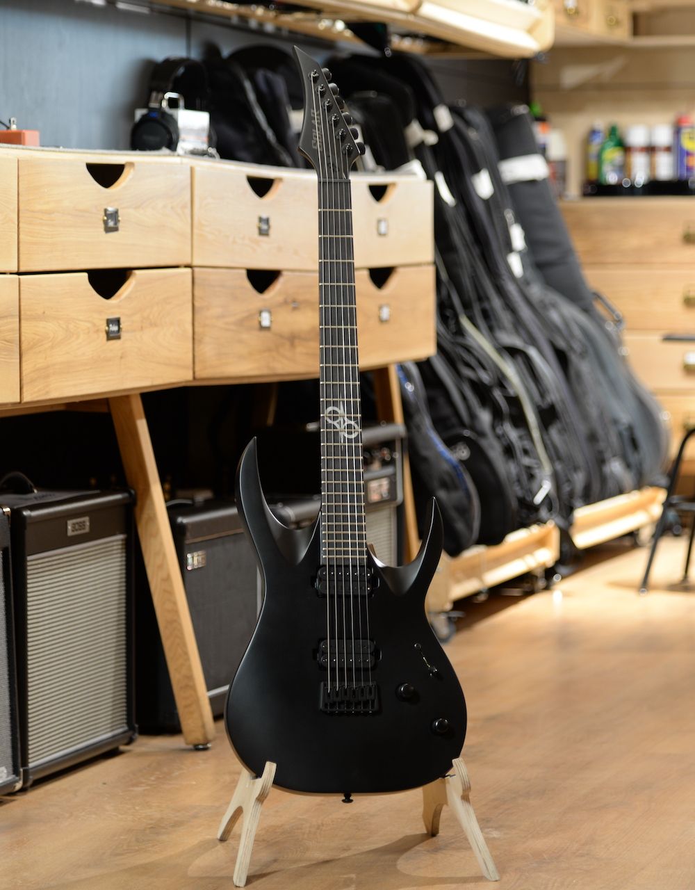 Электрогитара Solar Guitars A2.6C Carbon Black Matte - купить в "Гитарном Клубе"