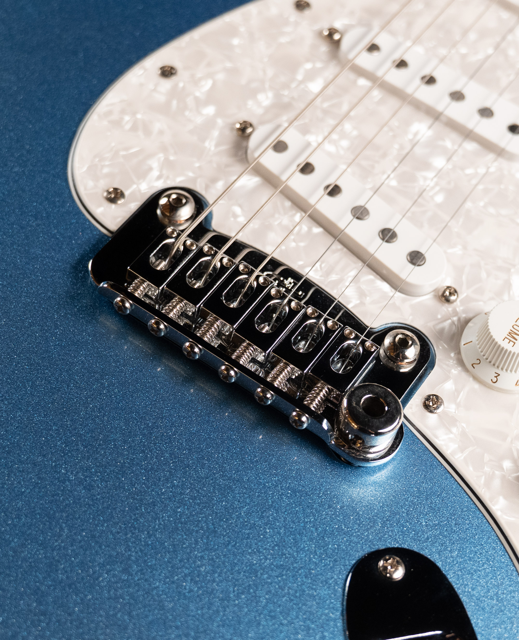 Электрогитара G&L Tribute Legacy Lake Placid Blue RW Poplar - купить в "Гитарном Клубе"