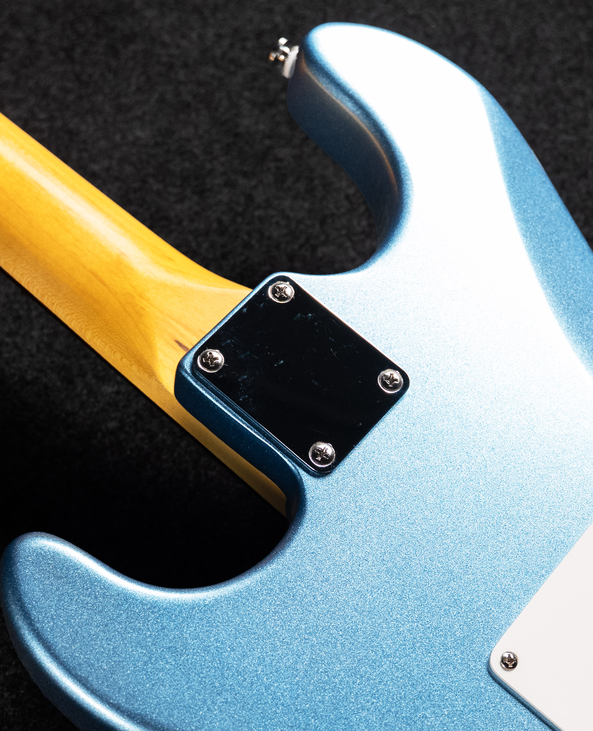 Электрогитара G&L Tribute Legacy Lake Placid Blue RW Poplar - купить в "Гитарном Клубе"