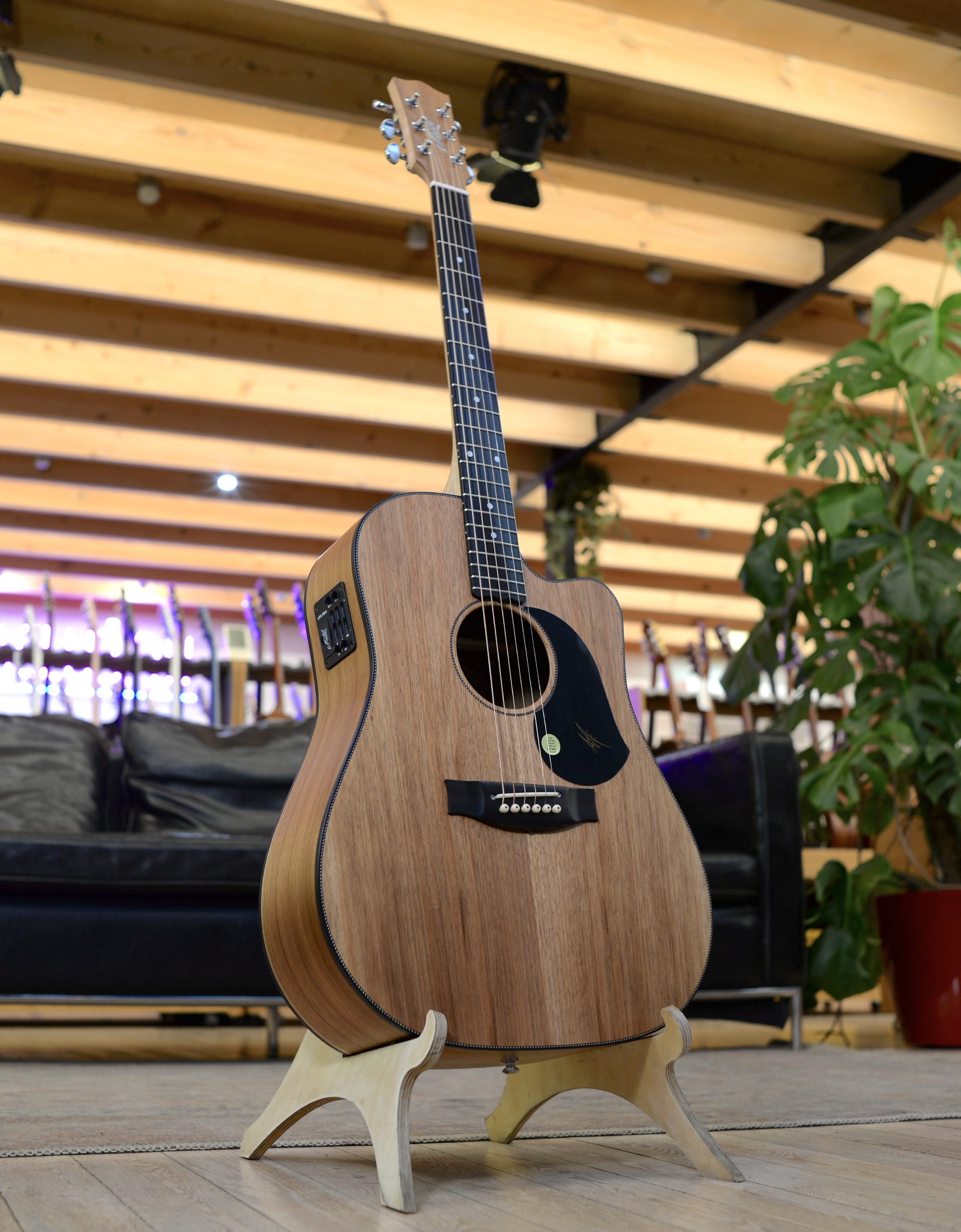 Электроакустическая гитара Maton EBW70C - купить в "Гитарном Клубе"