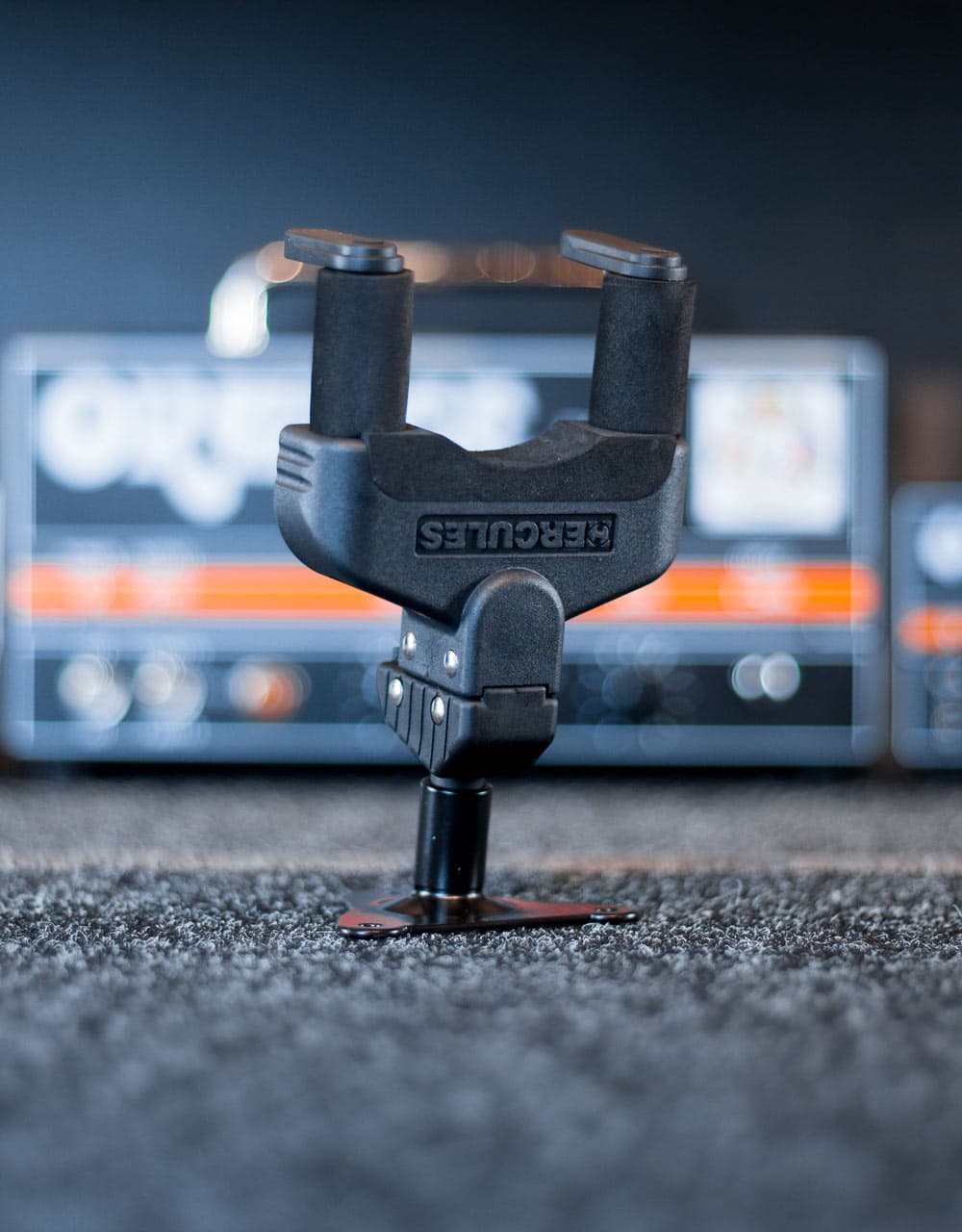 Настенный держатель для гитары Hercules GSP39WB - купить в "Гитарном Клубе"