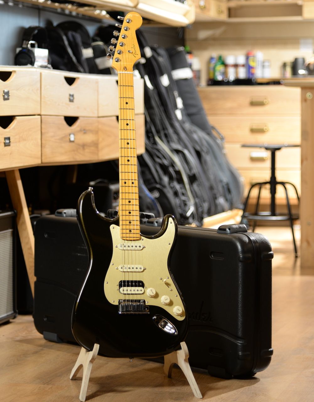 Электрогитара Fender American Ultra Stratocaster HSS Texas Tea - купить в "Гитарном Клубе"