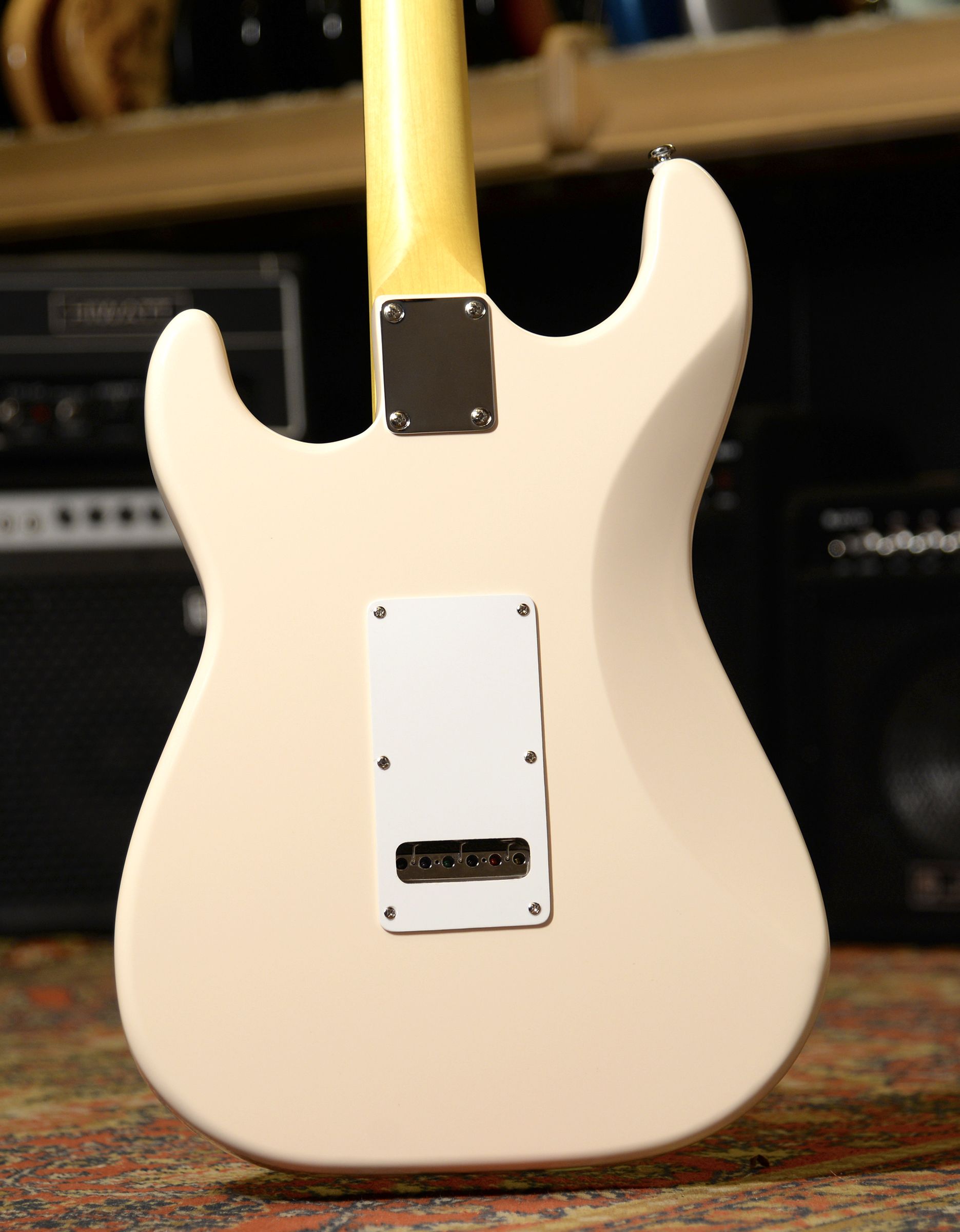 Электрогитара G&L Tribute Comanche Olympic White RW Poplar - купить в "Гитарном Клубе"