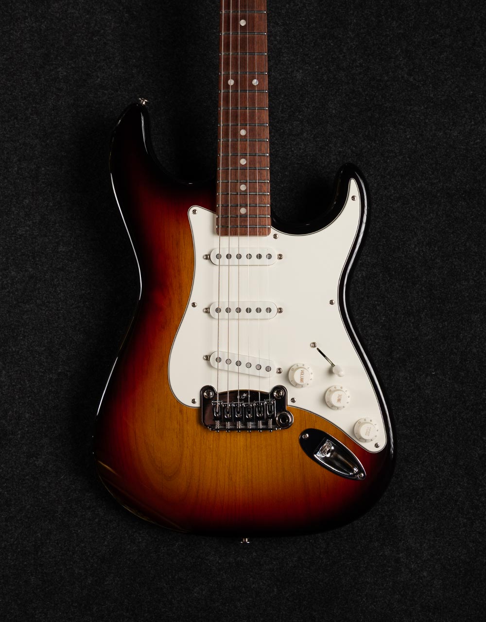 Электрогитара G&L FD Legacy 3-Tone Sunburst CR - купить в "Гитарном Клубе"