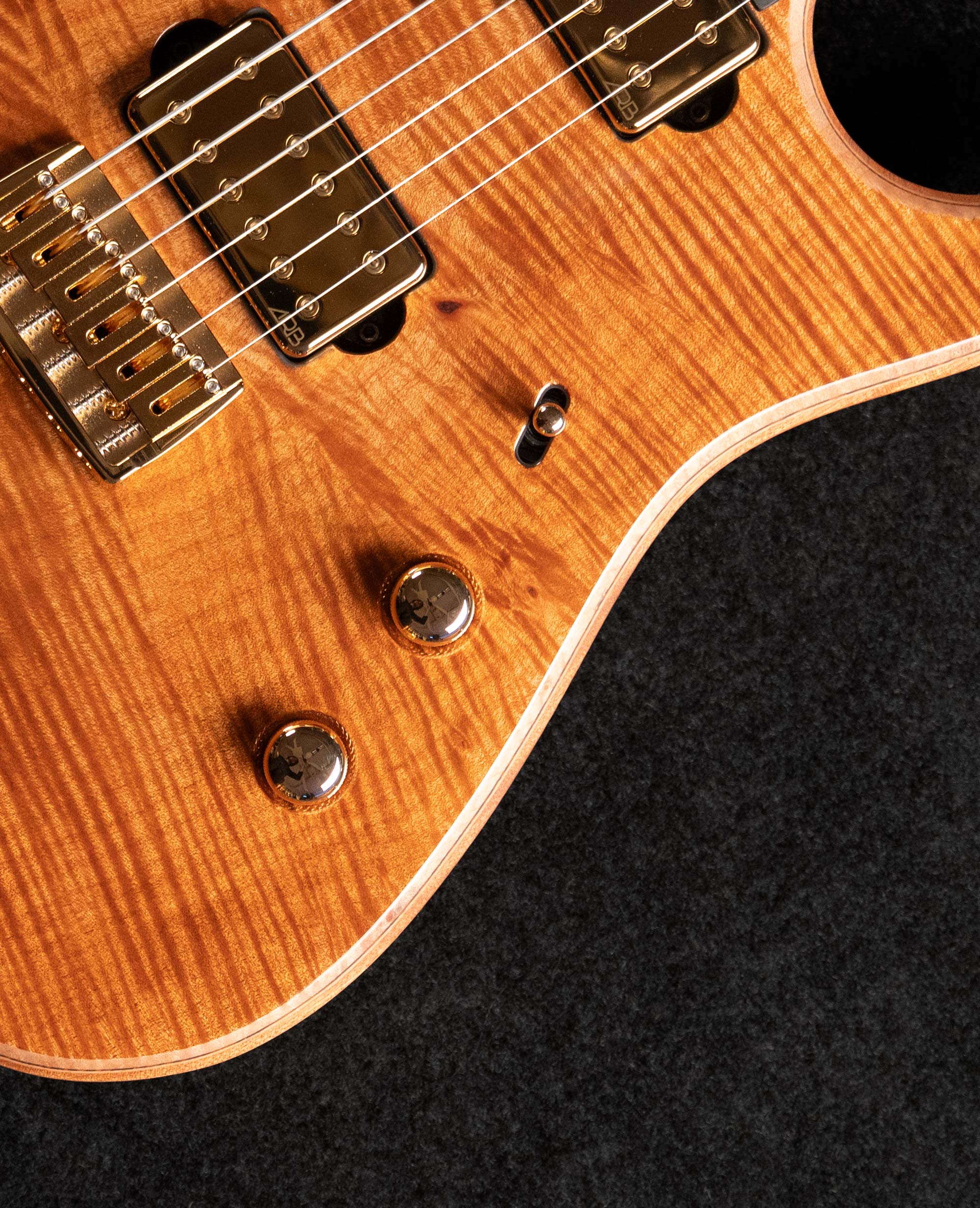 Электрогитара Khmelevsky HV Eye of a Tiger - купить в "Гитарном Клубе"