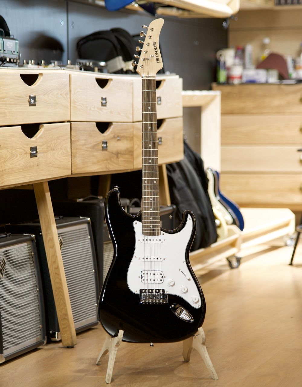 Электрогитара Fernandes LE-1Z HSS Black - купить в "Гитарном Клубе"