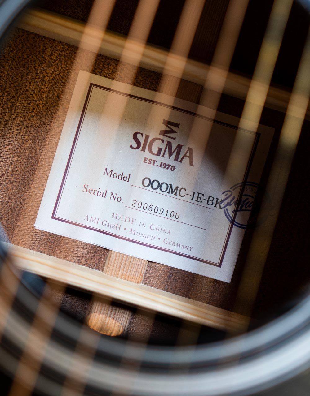 Электроакустическая гитара Sigma 000MC-1E-BK - купить в "Гитарном Клубе"