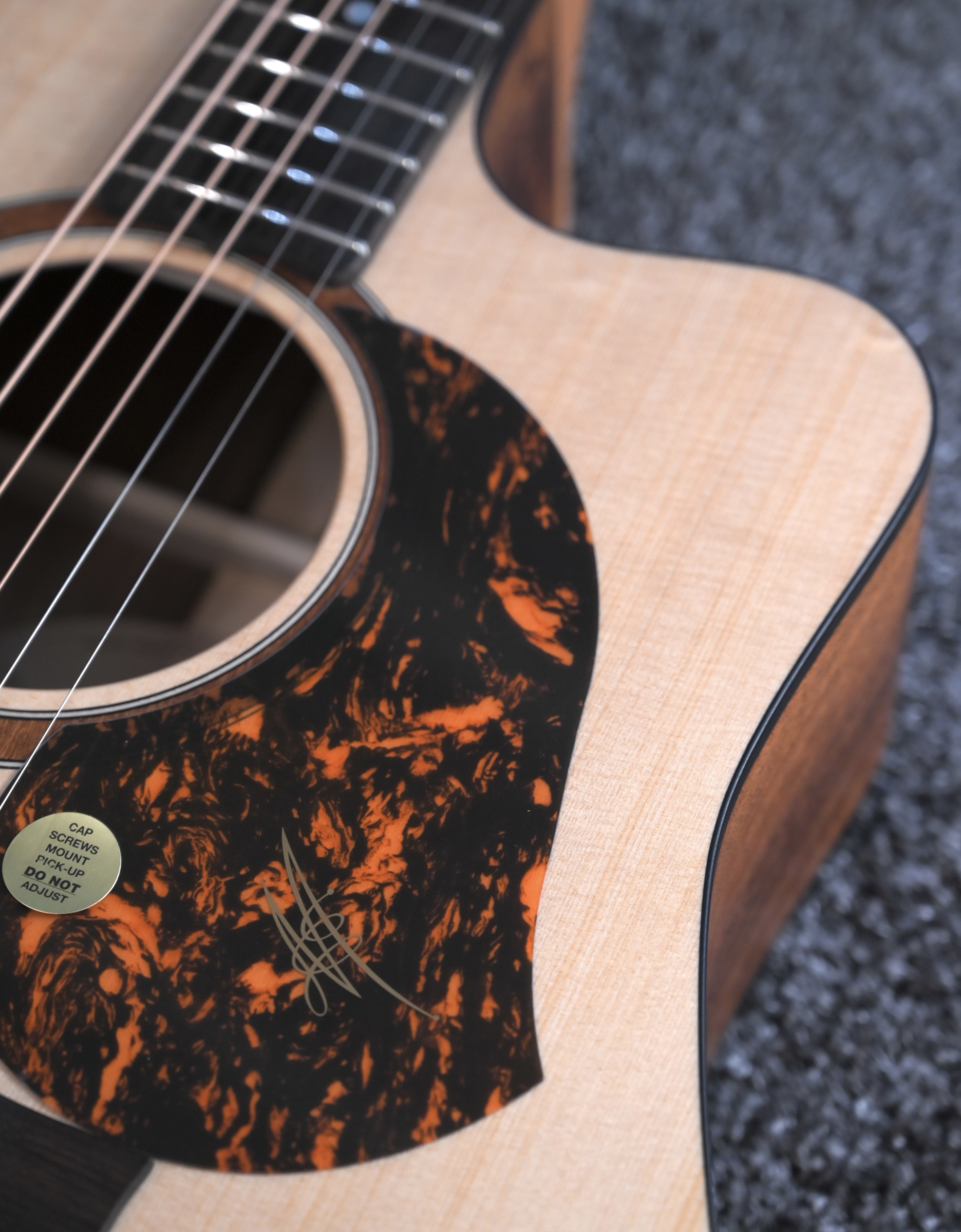 Электроакустическая гитара Maton SRS70C - купить в "Гитарном Клубе"