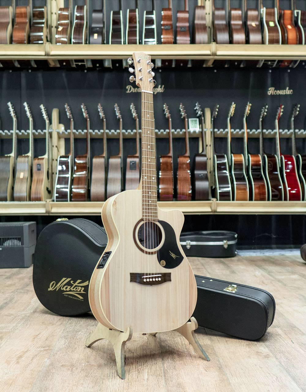 Электроакустическая гитара Maton PERFORMER - купить в "Гитарном Клубе"