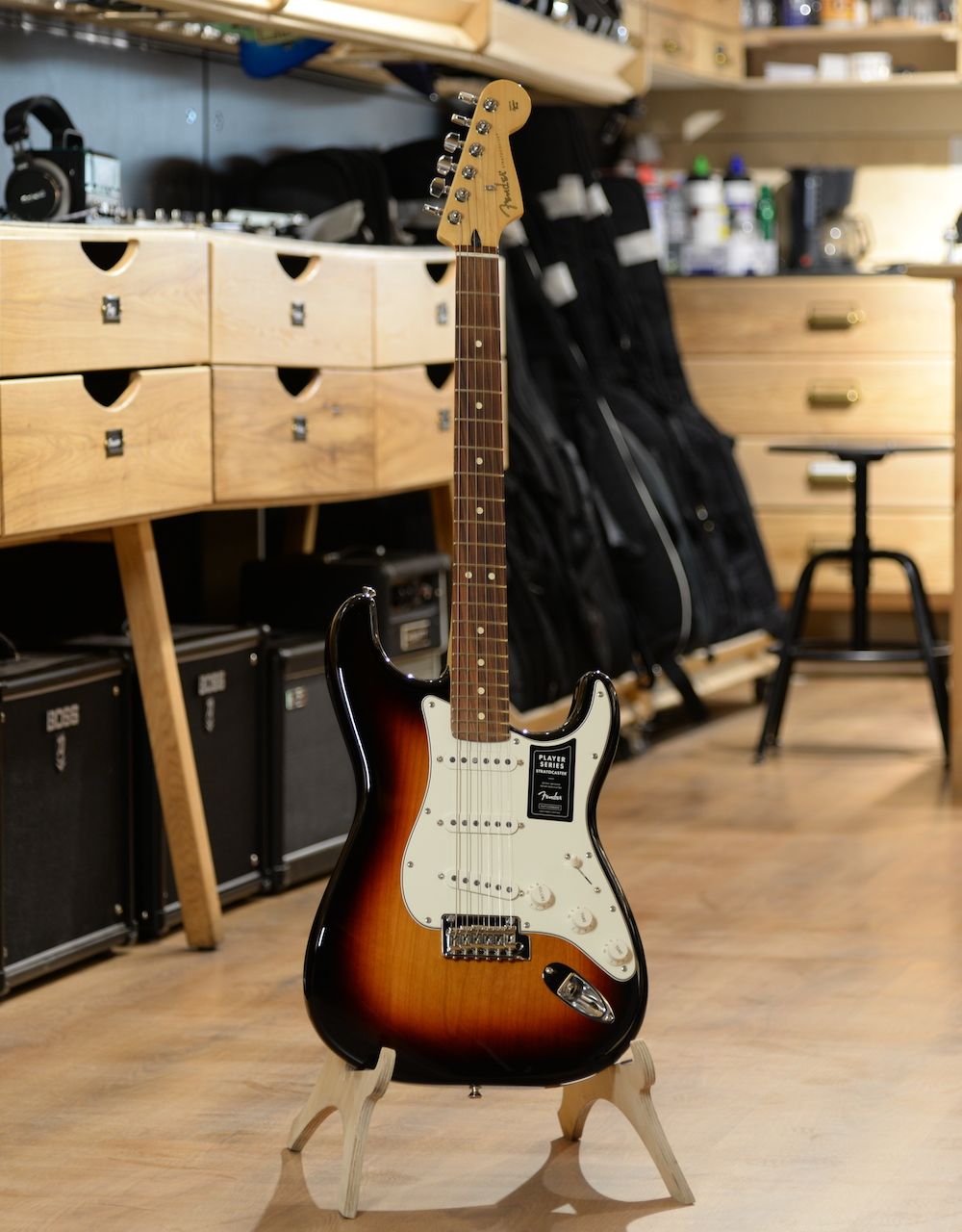 Электрогитара Fender Player Stratocaster Sunburst PF - купить в "Гитарном Клубе"