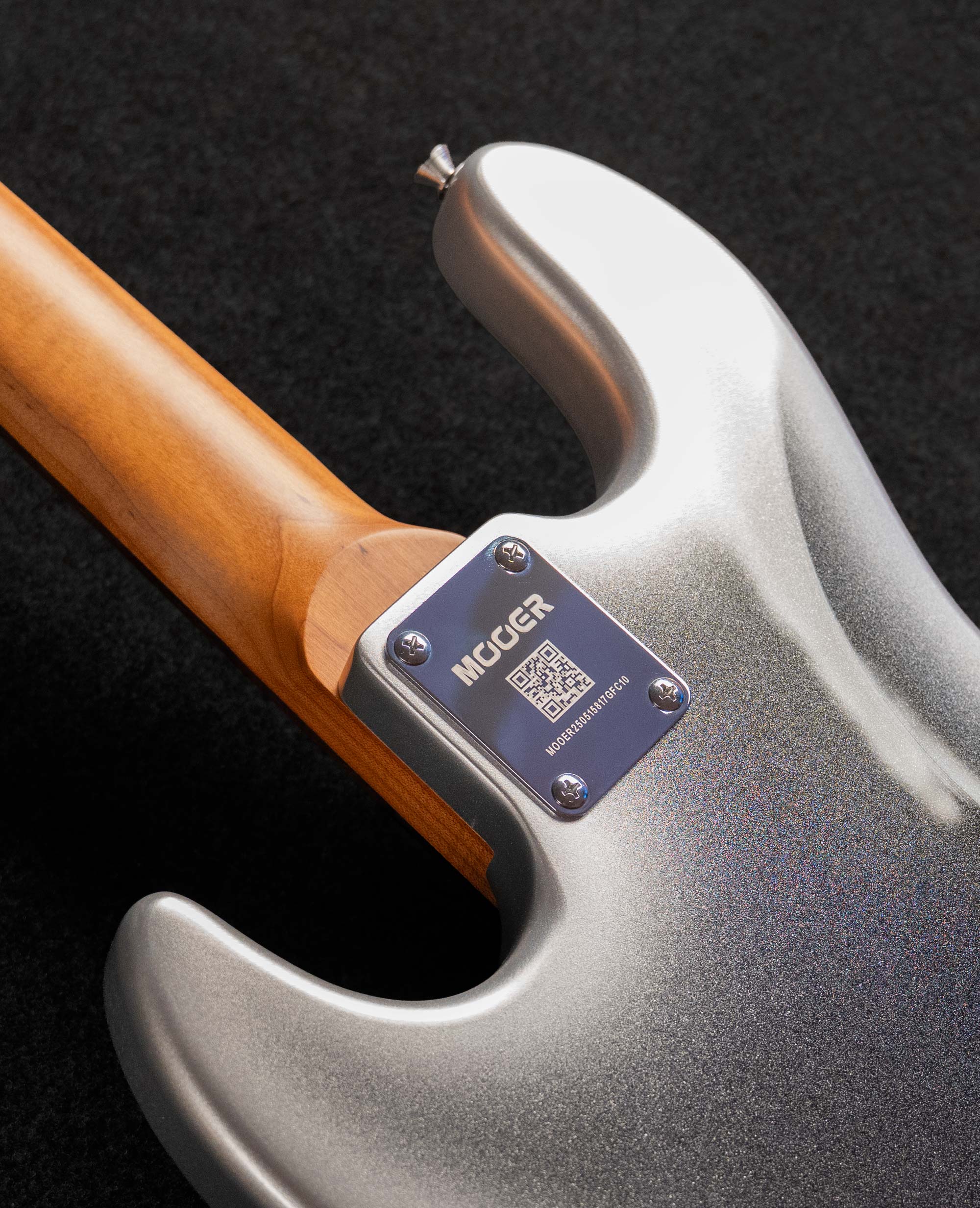 Бас-гитара Mooer MBJ412 Dark Silver - купить в "Гитарном Клубе"