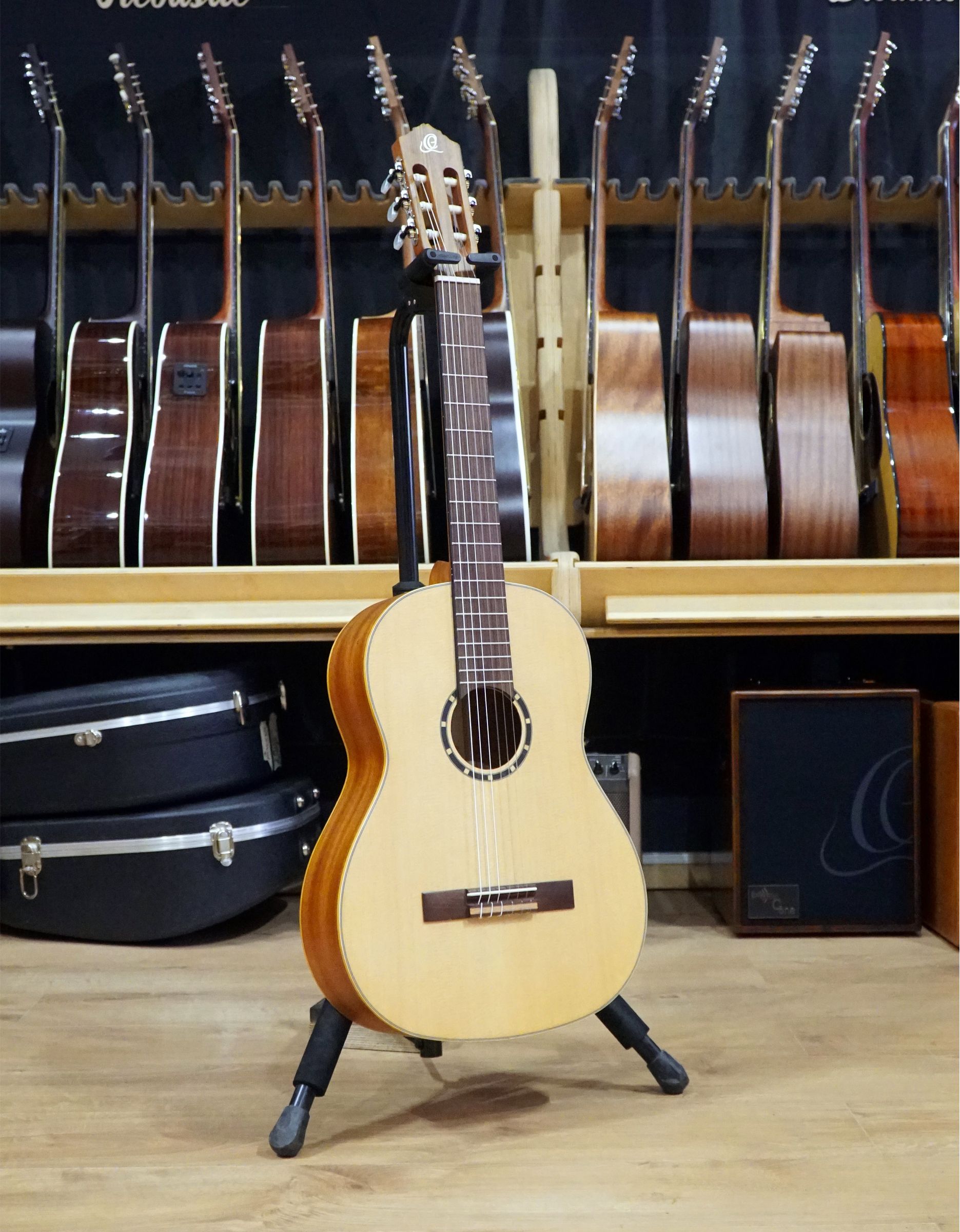 Классическая гитара Ortega R121-4/4 - купить в "Гитарном Клубе"