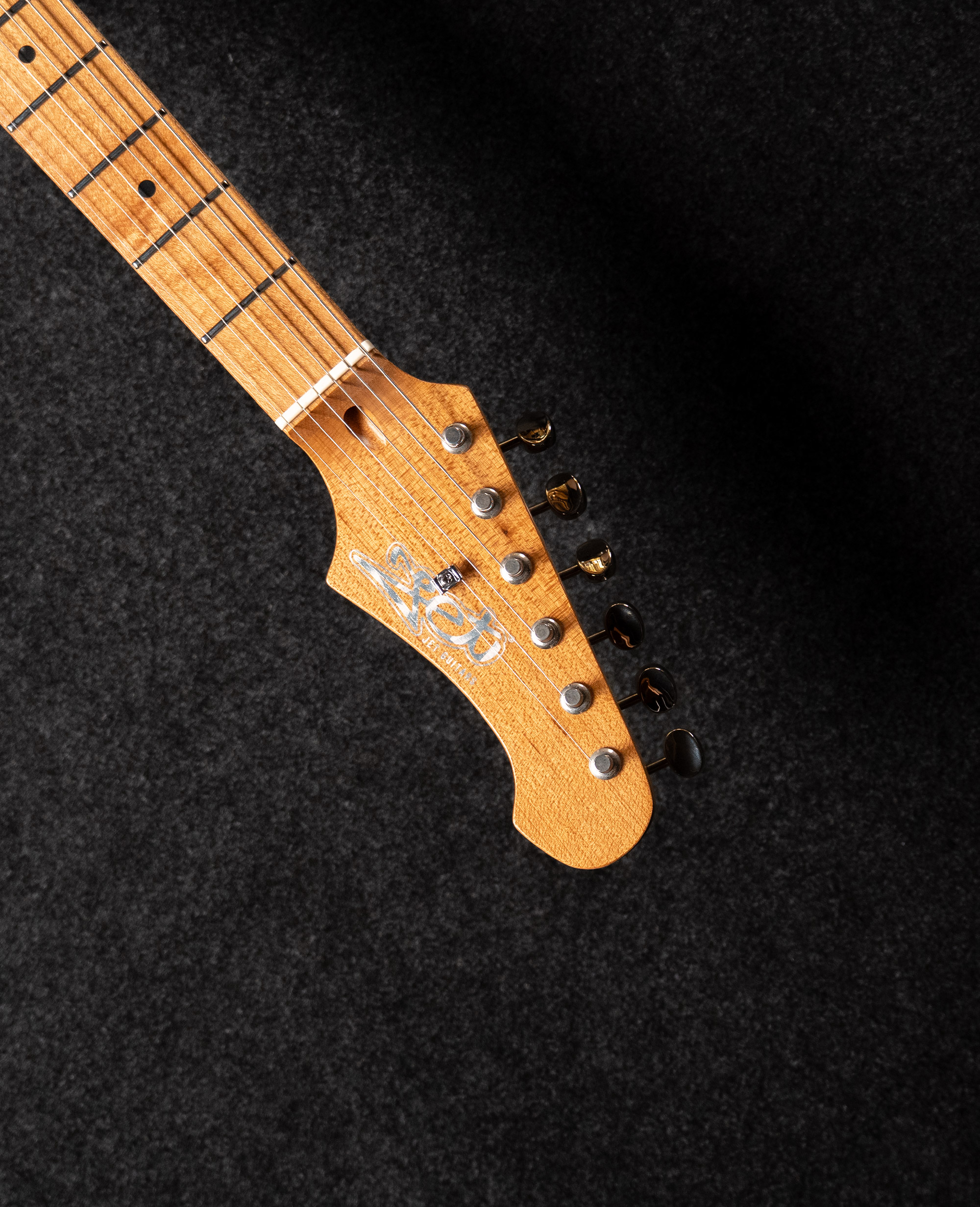 Электрогитара JET JT-30 Gold - купить в "Гитарном Клубе"