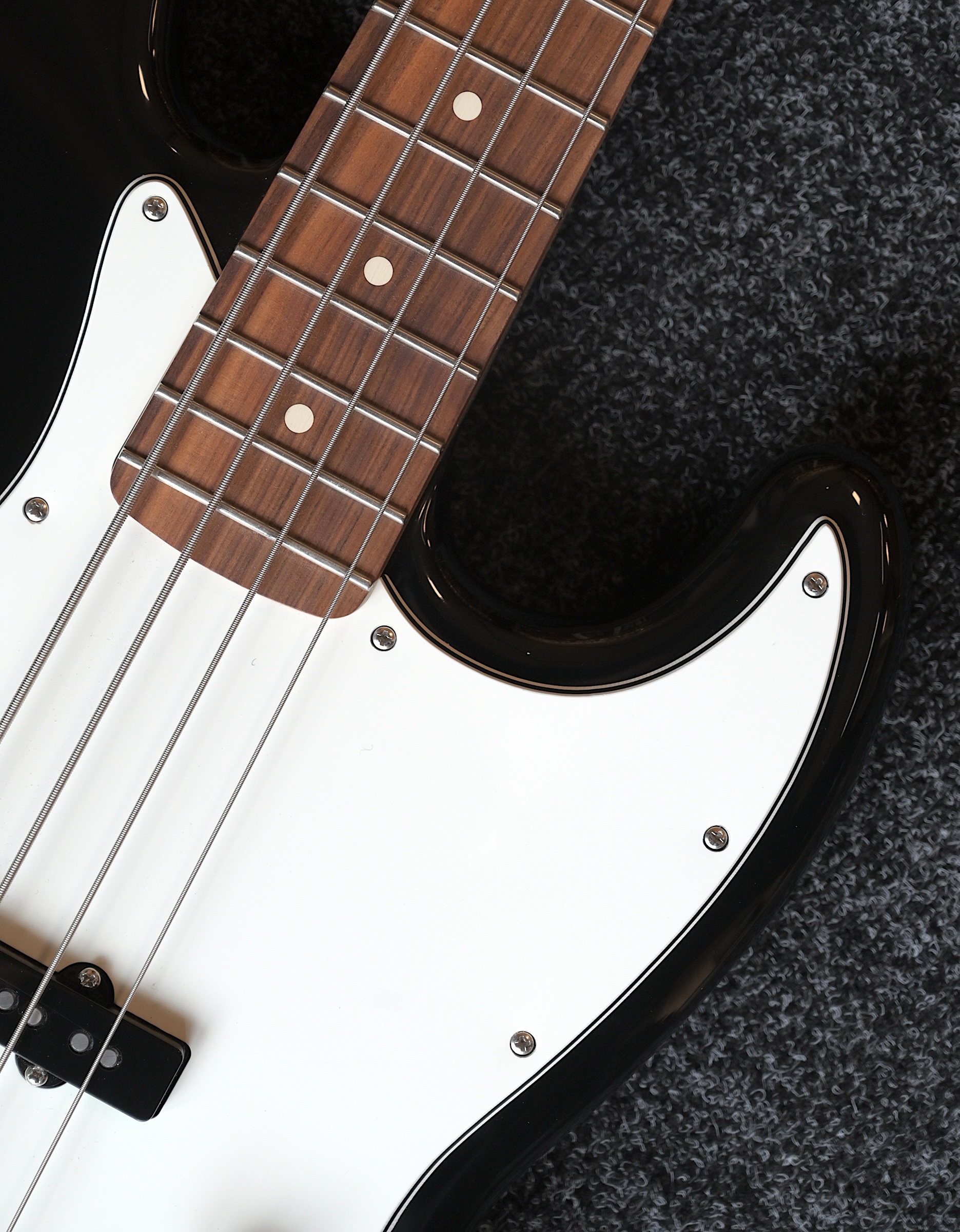 Бас-гитара Fender Player Jazz Bass Black