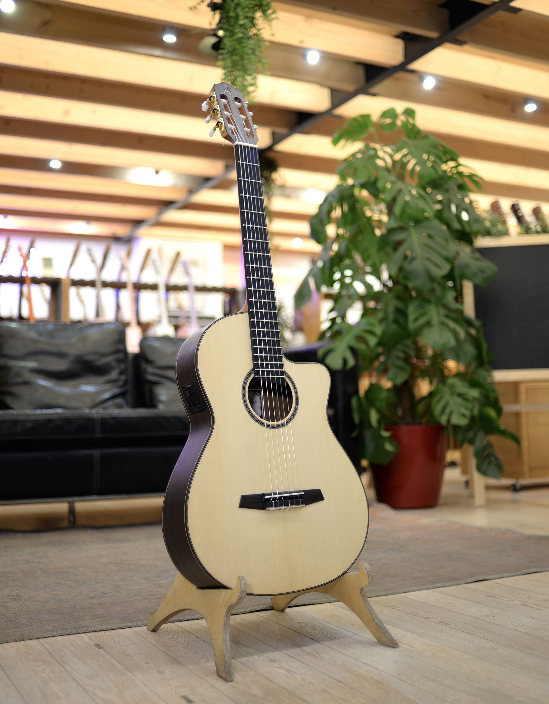 Классическая гитара Prudencio 169 Spruce - купить в "Гитарном Клубе"