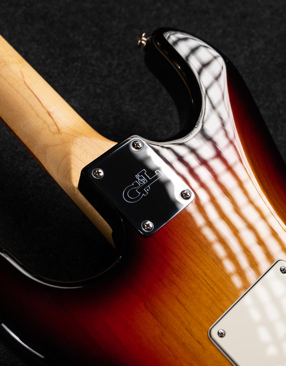 Электрогитара G&L FD Legacy 3-Tone Sunburst CR - купить в "Гитарном Клубе"