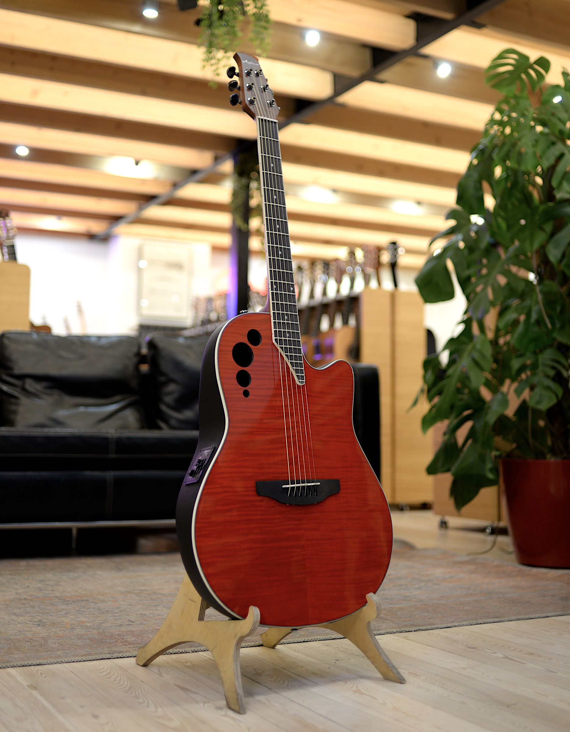 Электроакустическая гитара Ovation Applause AE44IIP-CHF Mid Cutaway Cherry Flame - купить в "Гитарном Клубе"