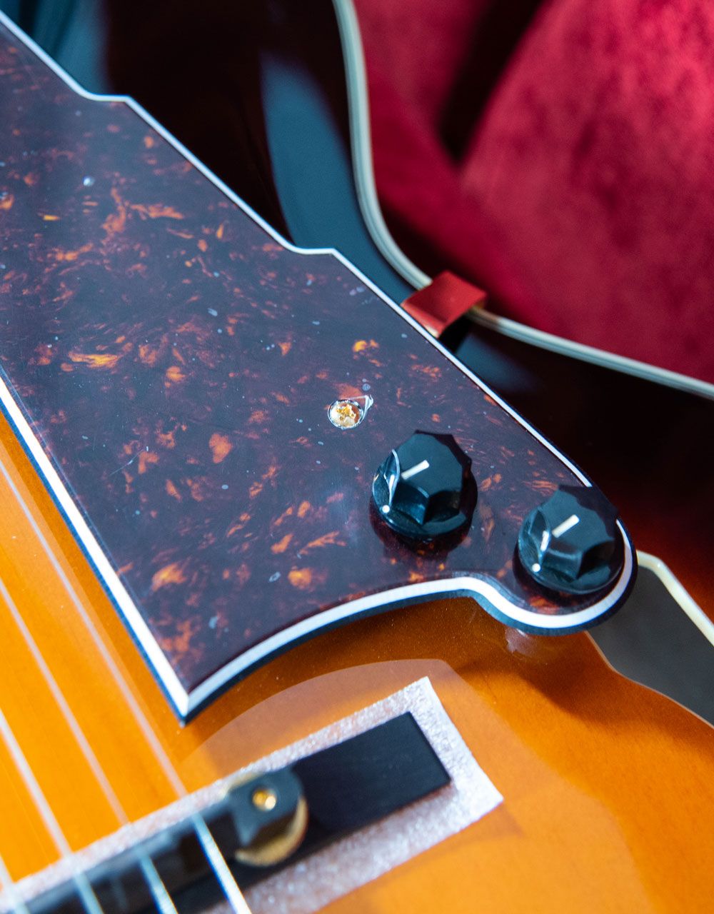 Полуакустическая гитара D