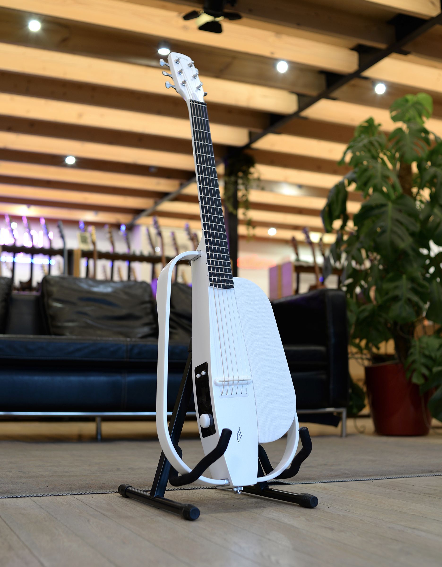 Трансакустическая гитара Enya NEXG-WH - купить в "Гитарном Клубе"