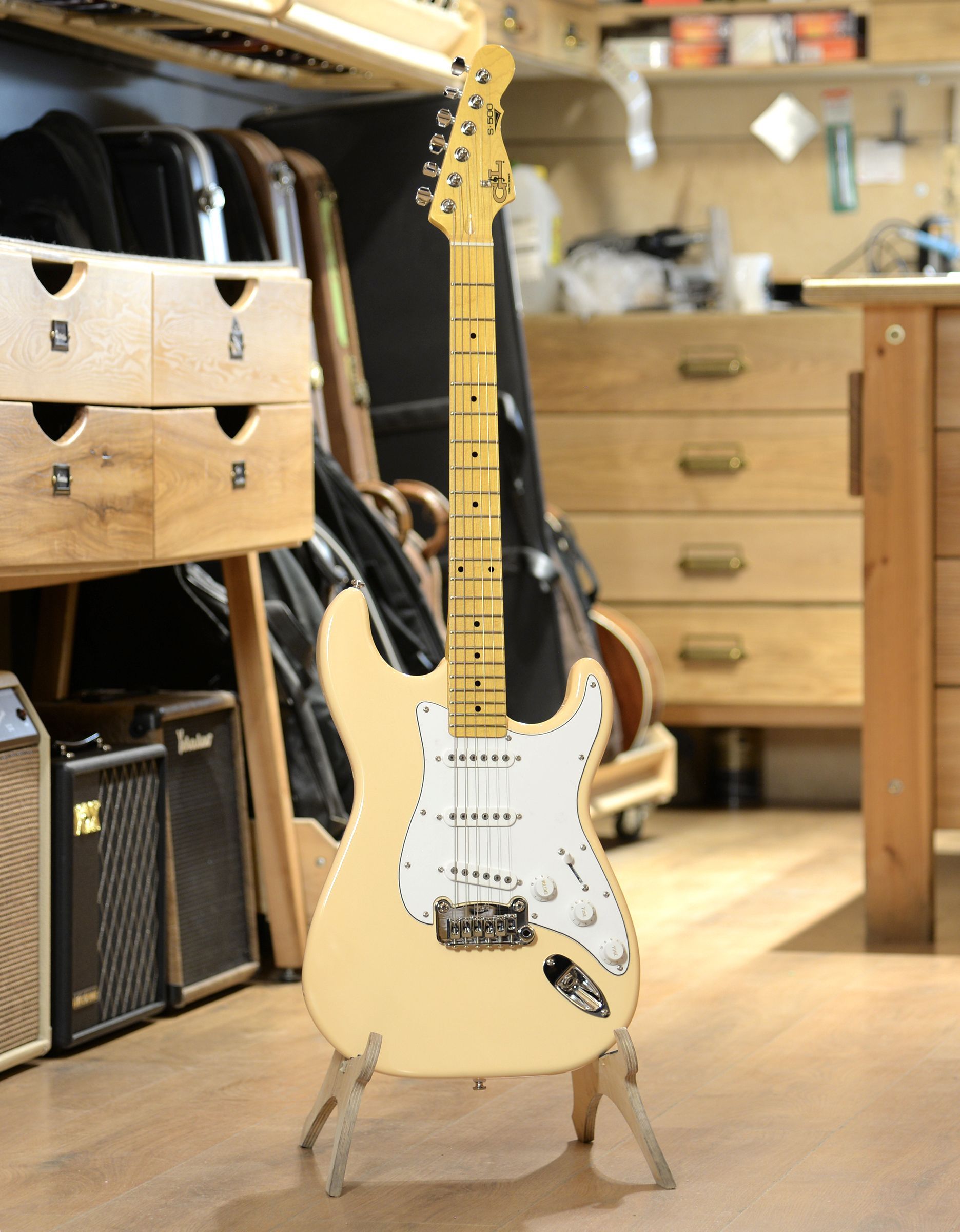 Электрогитара G&L Tribute S-500 Vintage White Jatoba - купить в "Гитарном Клубе"