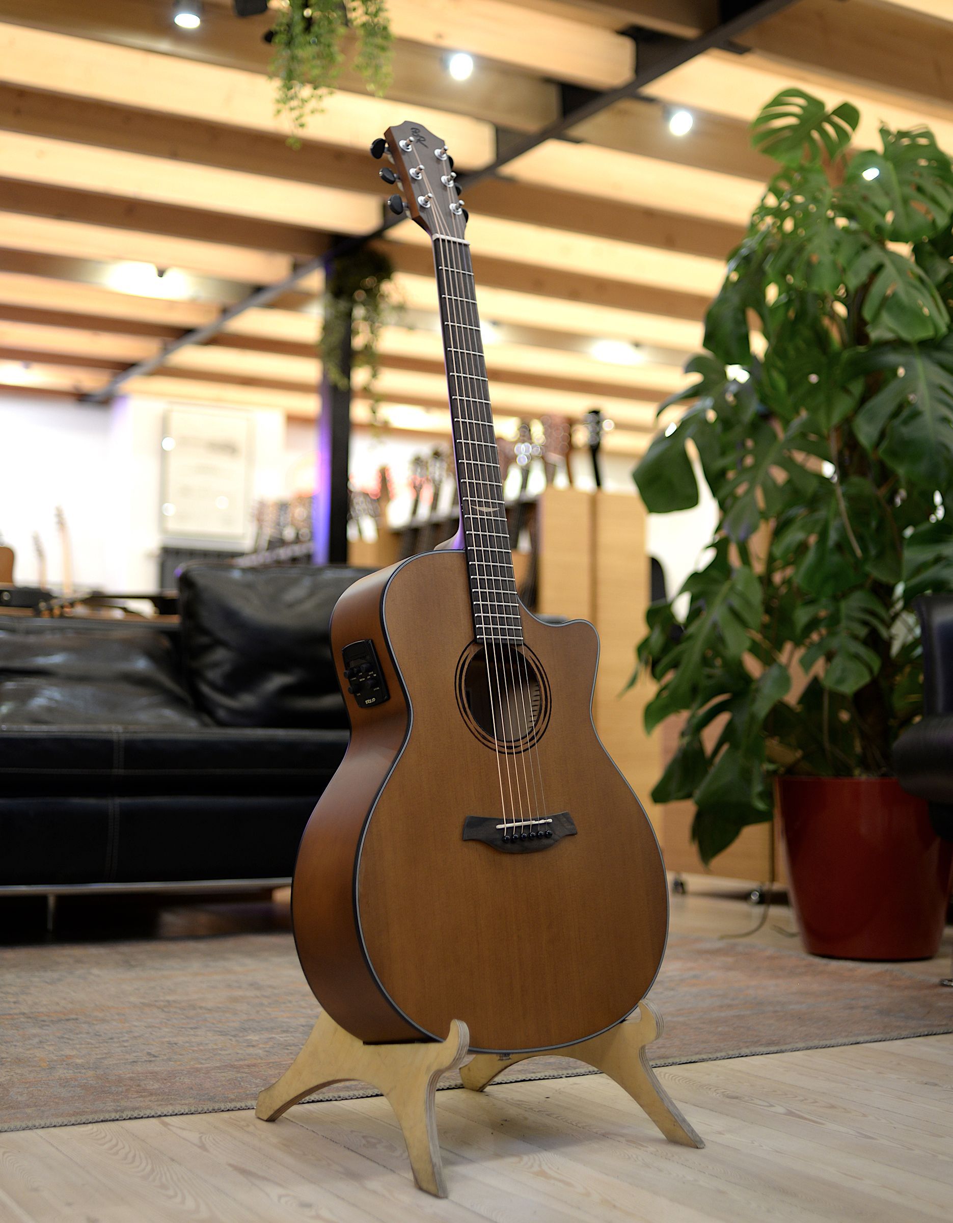 Электроакустическая гитара Baton Rouge AR21C/ACE - купить в "Гитарном Клубе"