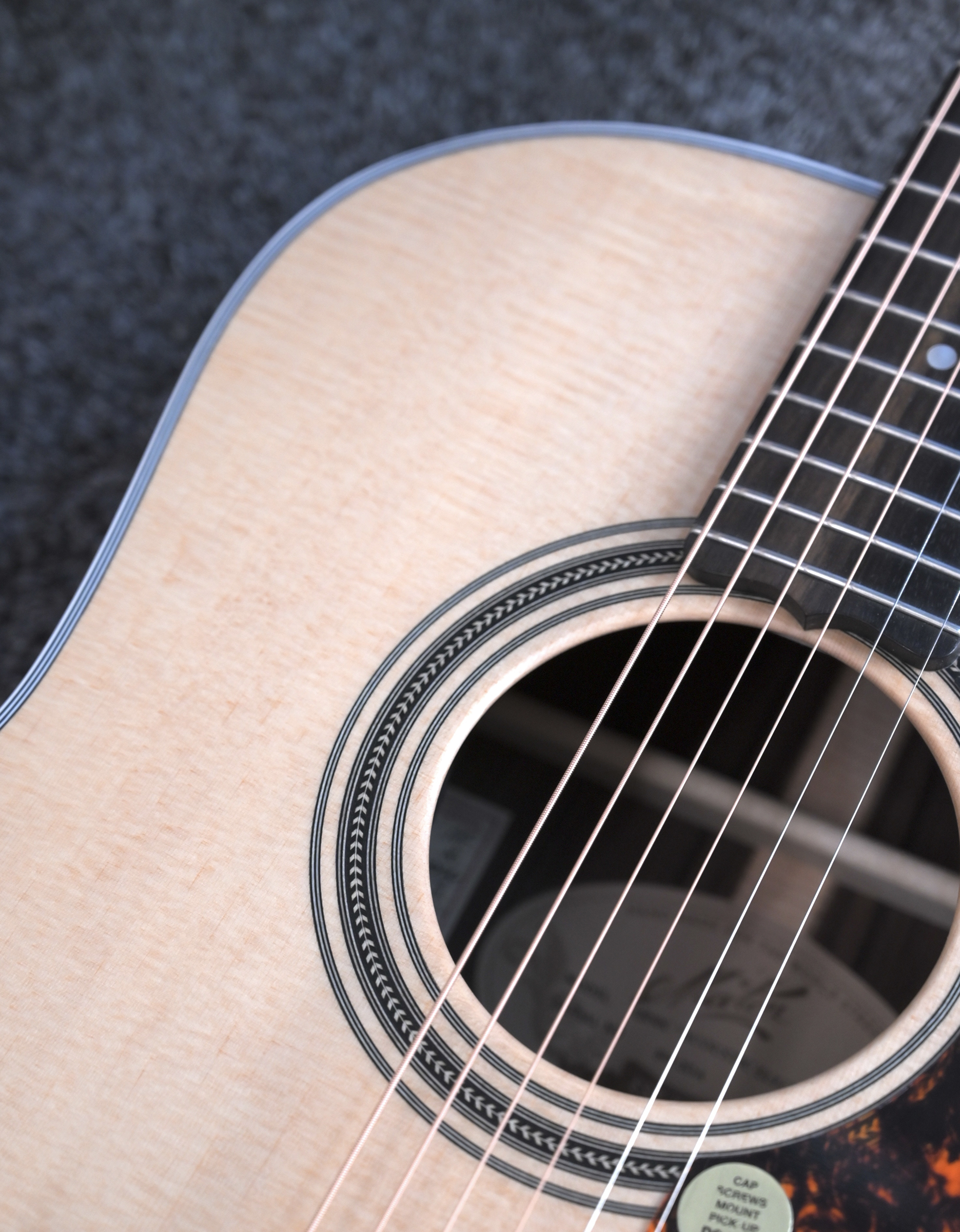 Электроакустическая гитара Maton ER90C - купить в "Гитарном Клубе"