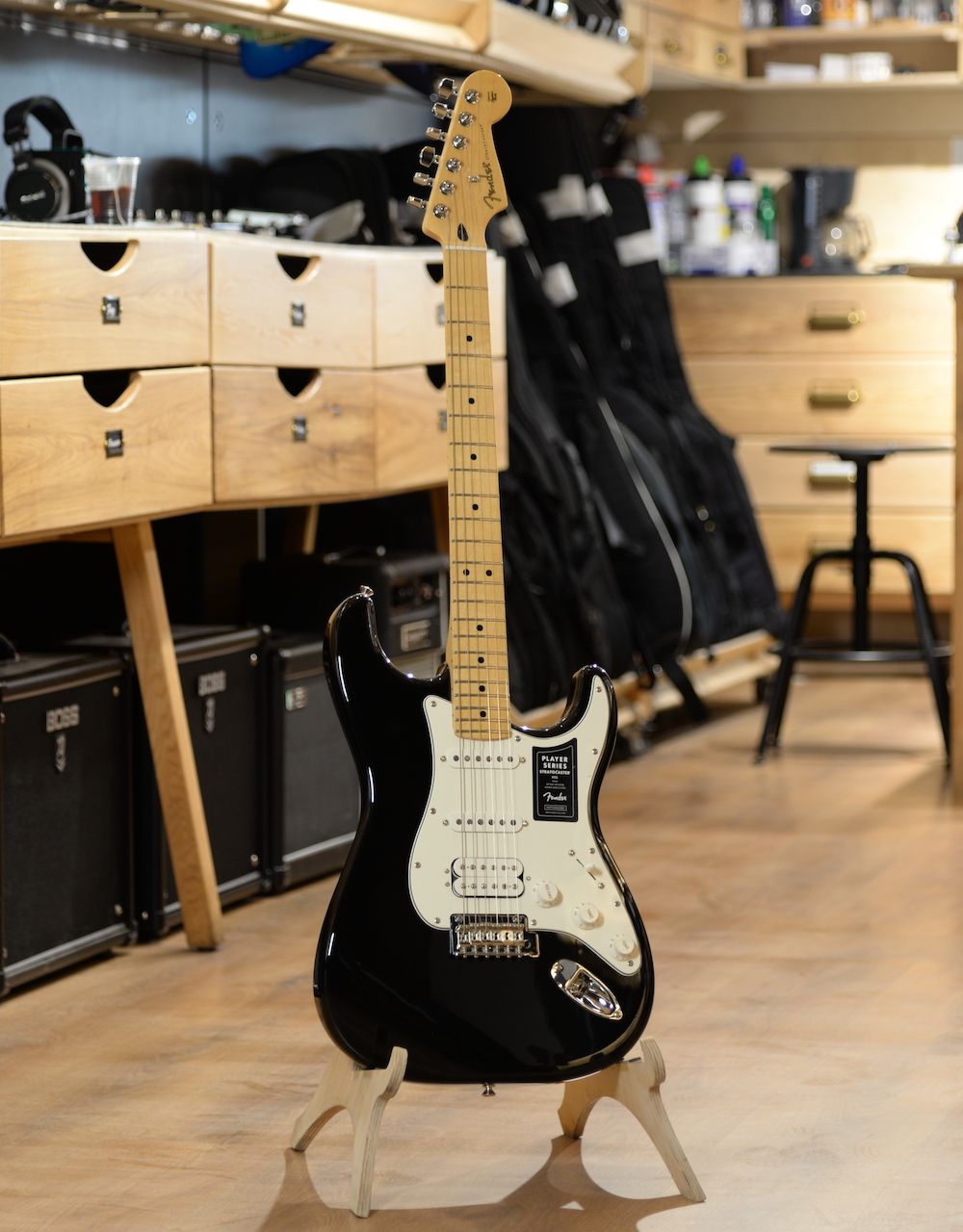 Электрогитара Fender Player Stratocaster Black HSS MN - купить в "Гитарном Клубе"