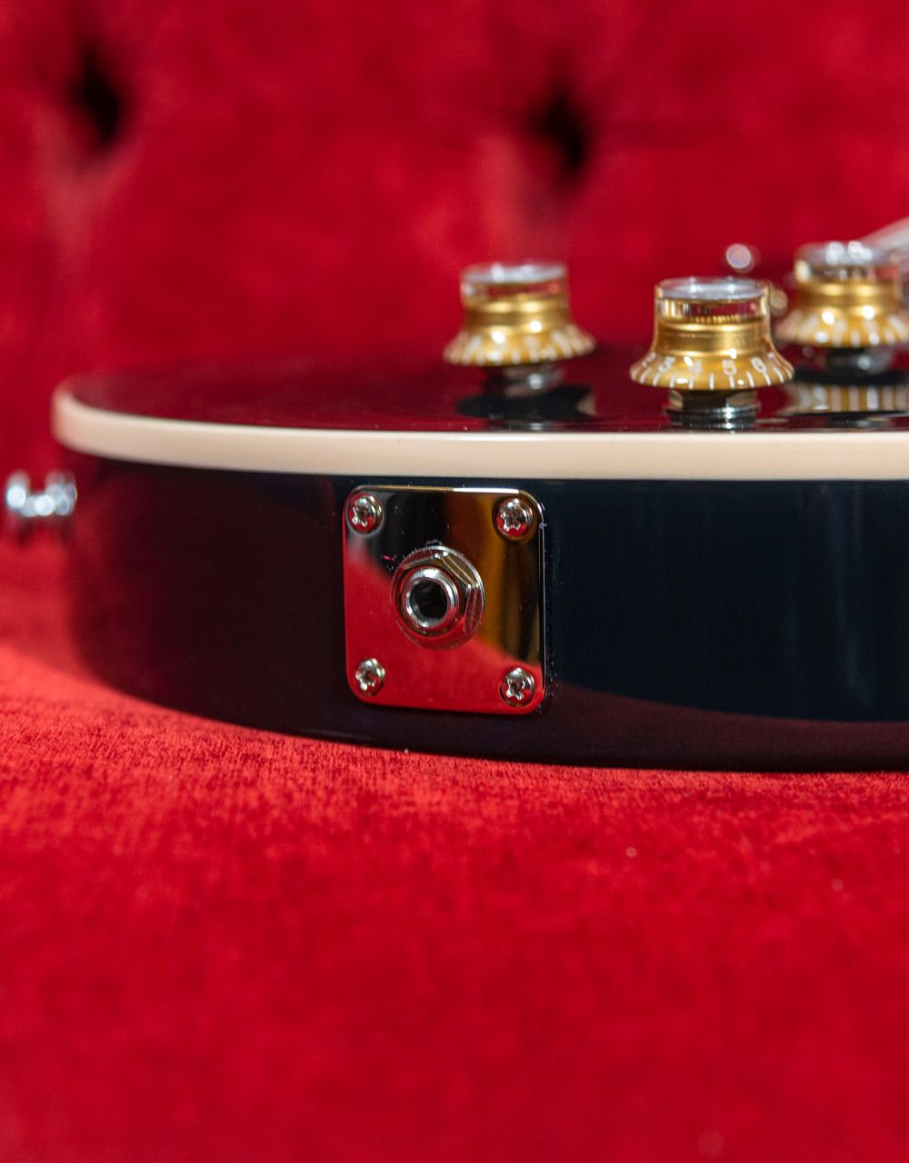 Электрогитара Gibson Les Paul Classic Ebony - купить в "Гитарном Клубе"