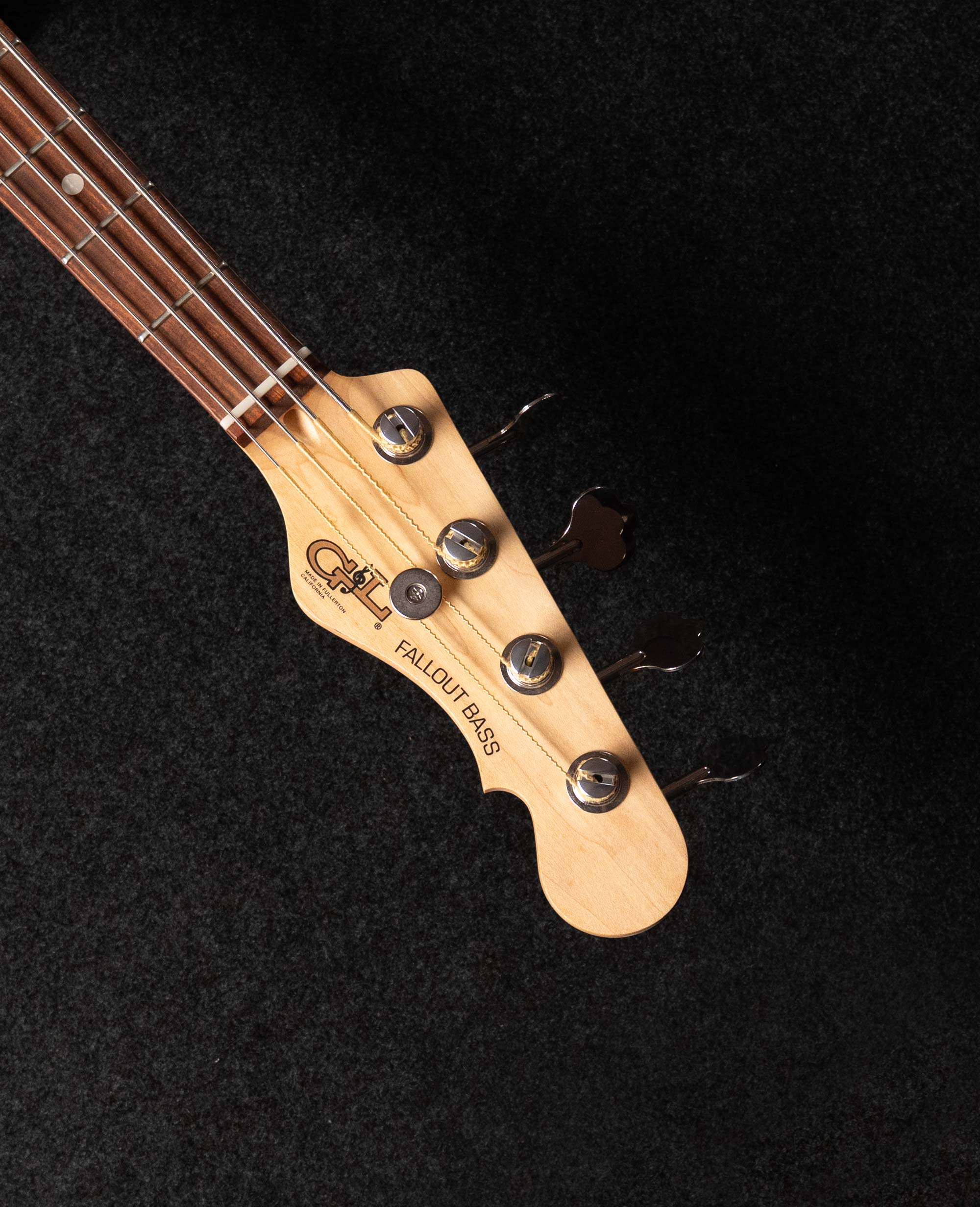 Бас-гитара G&L FD Fallout Shortscale Bass Shell Pink CR - купить в "Гитарном Клубе"