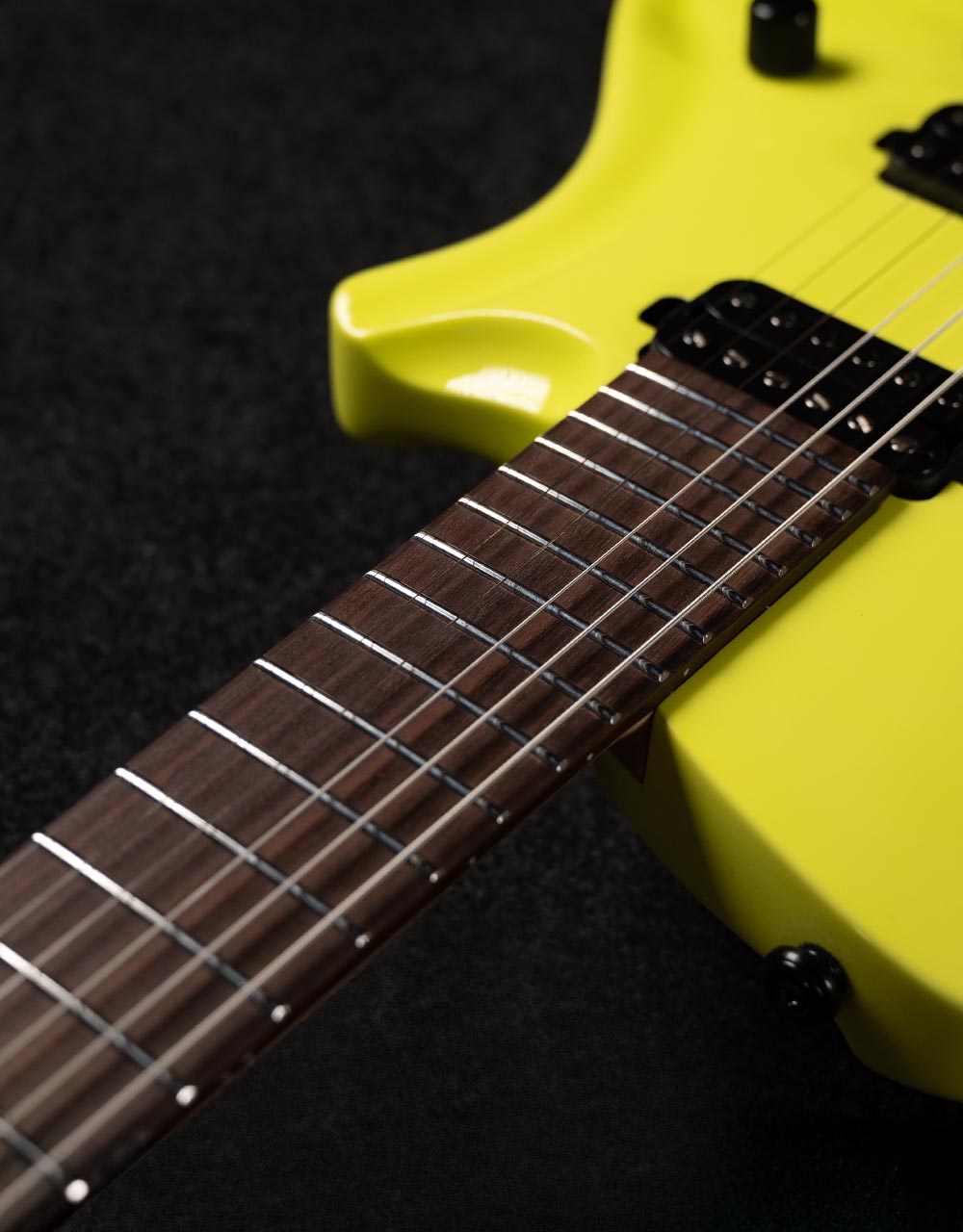 Электрогитара Covenant Custom Model Be Lemon - купить в "Гитарном Клубе"